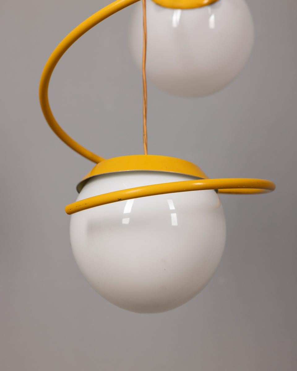Lustre vintage des années 70 en verre et métal jaune de l'âge de l'espace design italien Bon état - En vente à None, IT