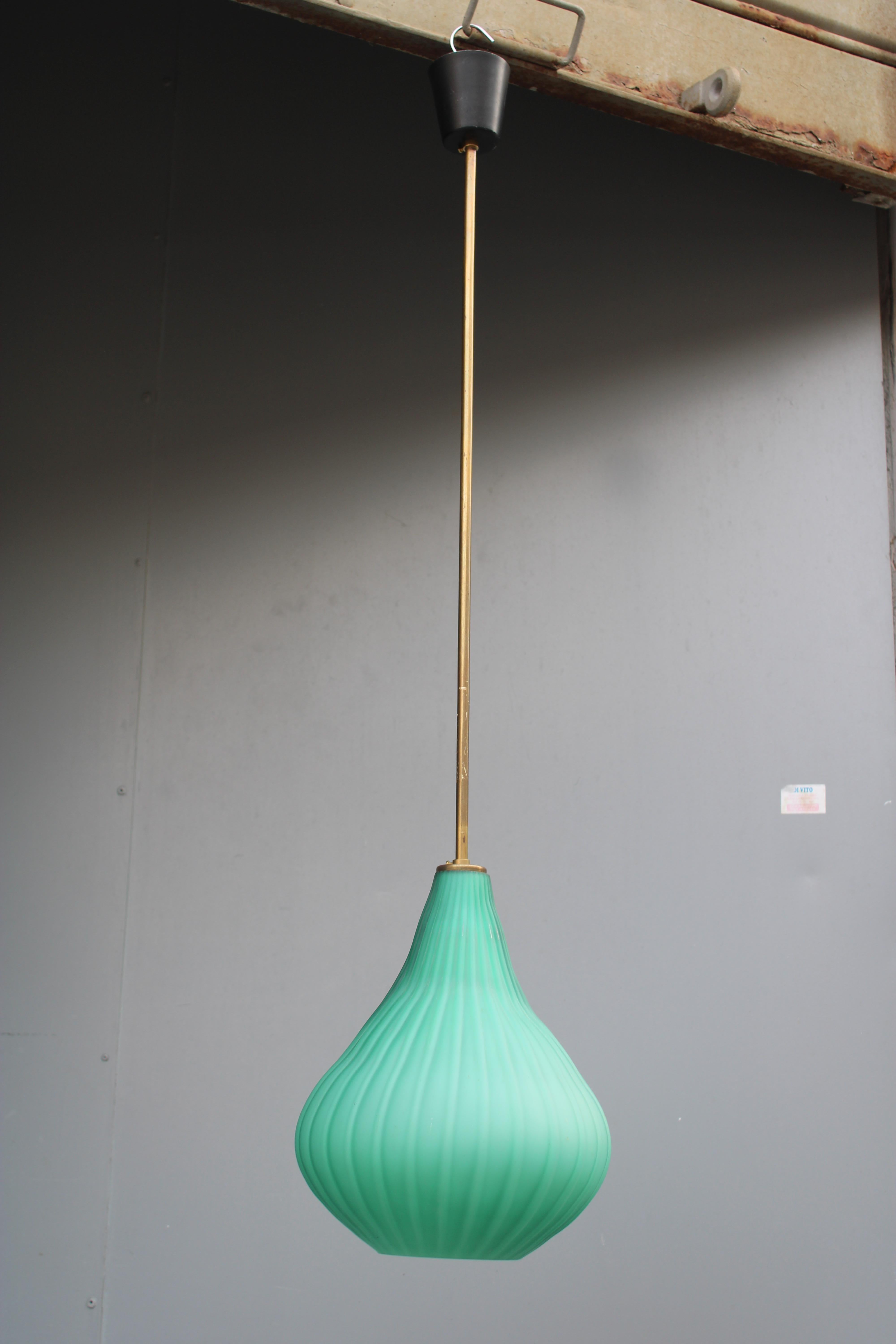 Particular Murano glass chandelier in Verde Vistosi color with brass rod 1950 Italy.