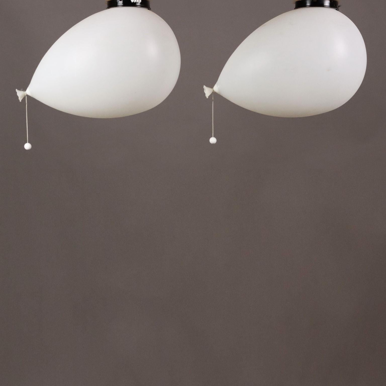 Coppia di lampade a soffitto/parete, materiale plastico. 