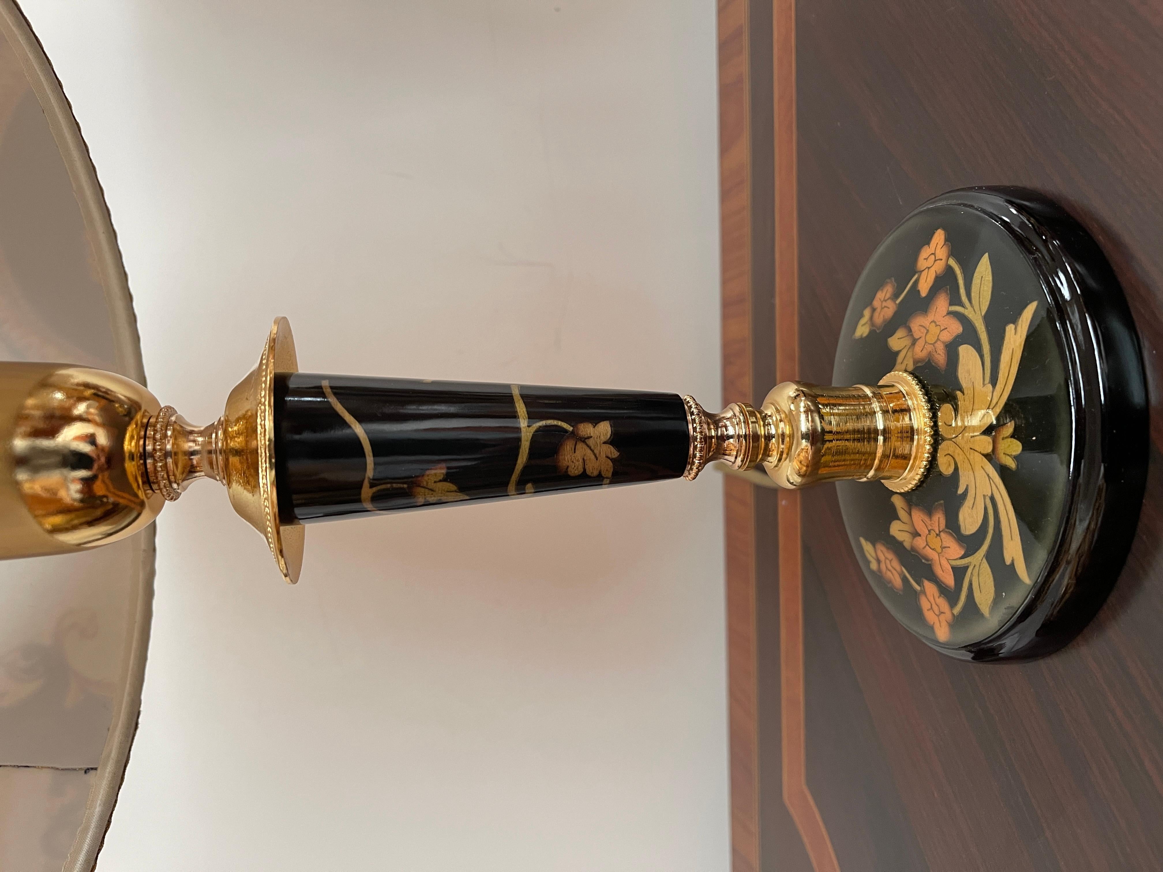 Lampade da comodino italiane in legno e tessuto Versailles, XX secolo. Excellent état - En vente à Cantù, IT