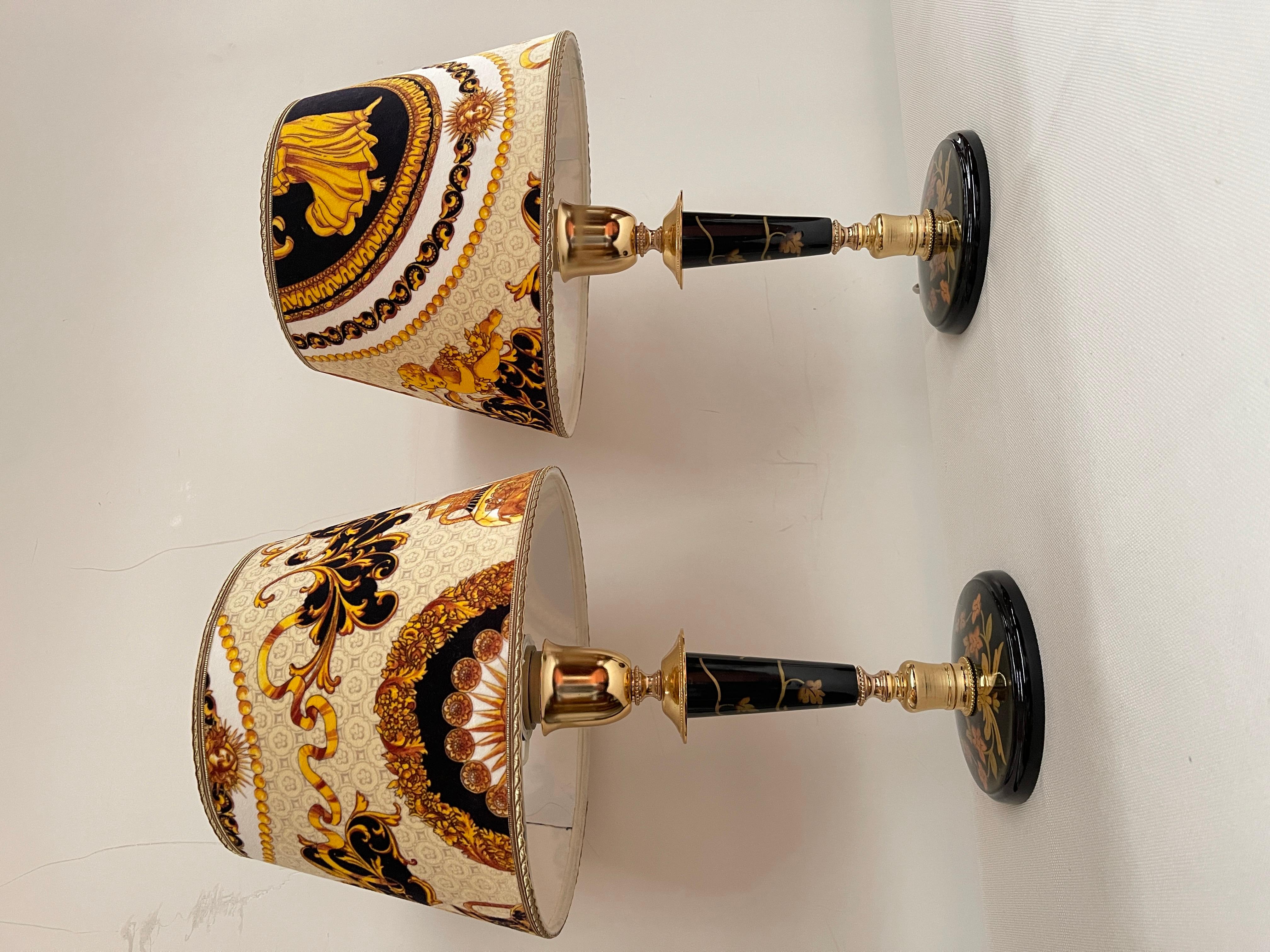 Lampade da comodino italiane in legno e tessuto Versailles, XX secolo. en vente 1