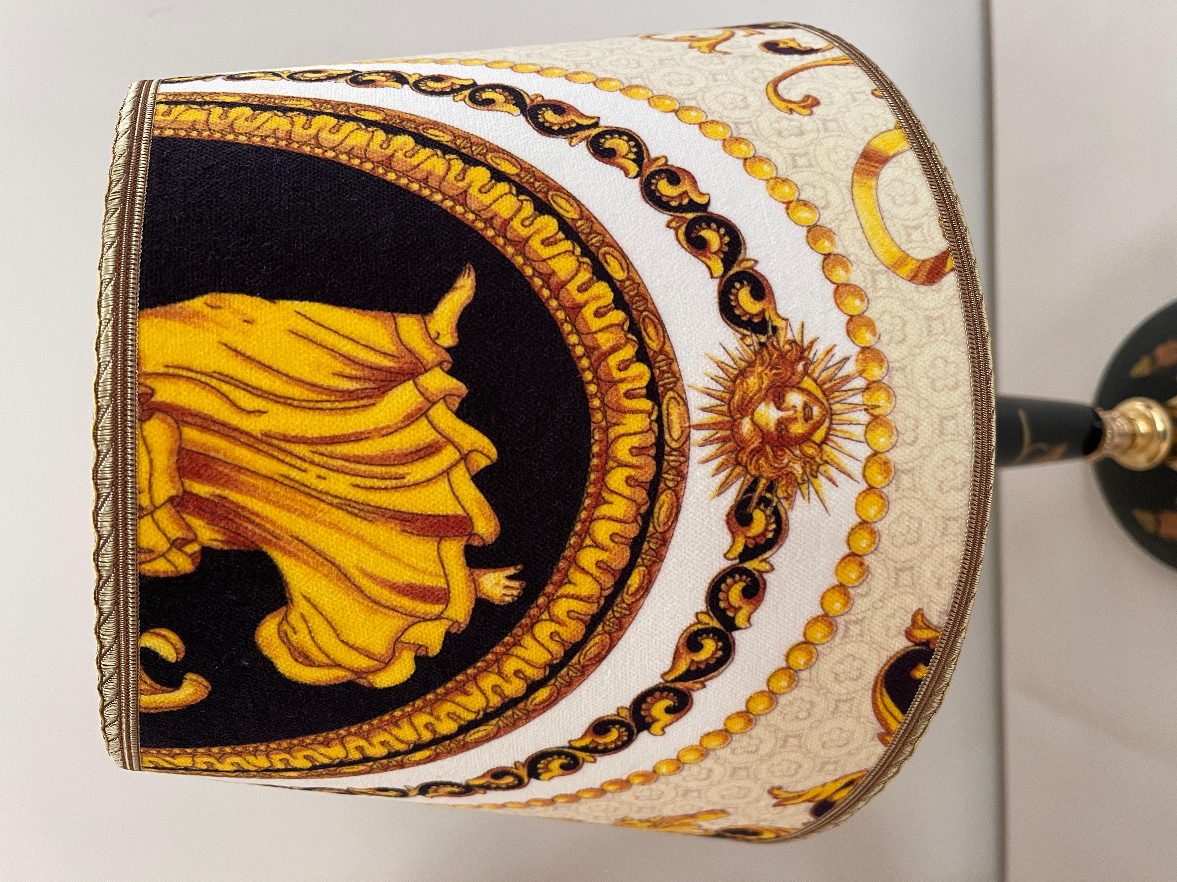Lampade da comodino italiane in legno e tessuto Versailles, XX secolo. en vente 2