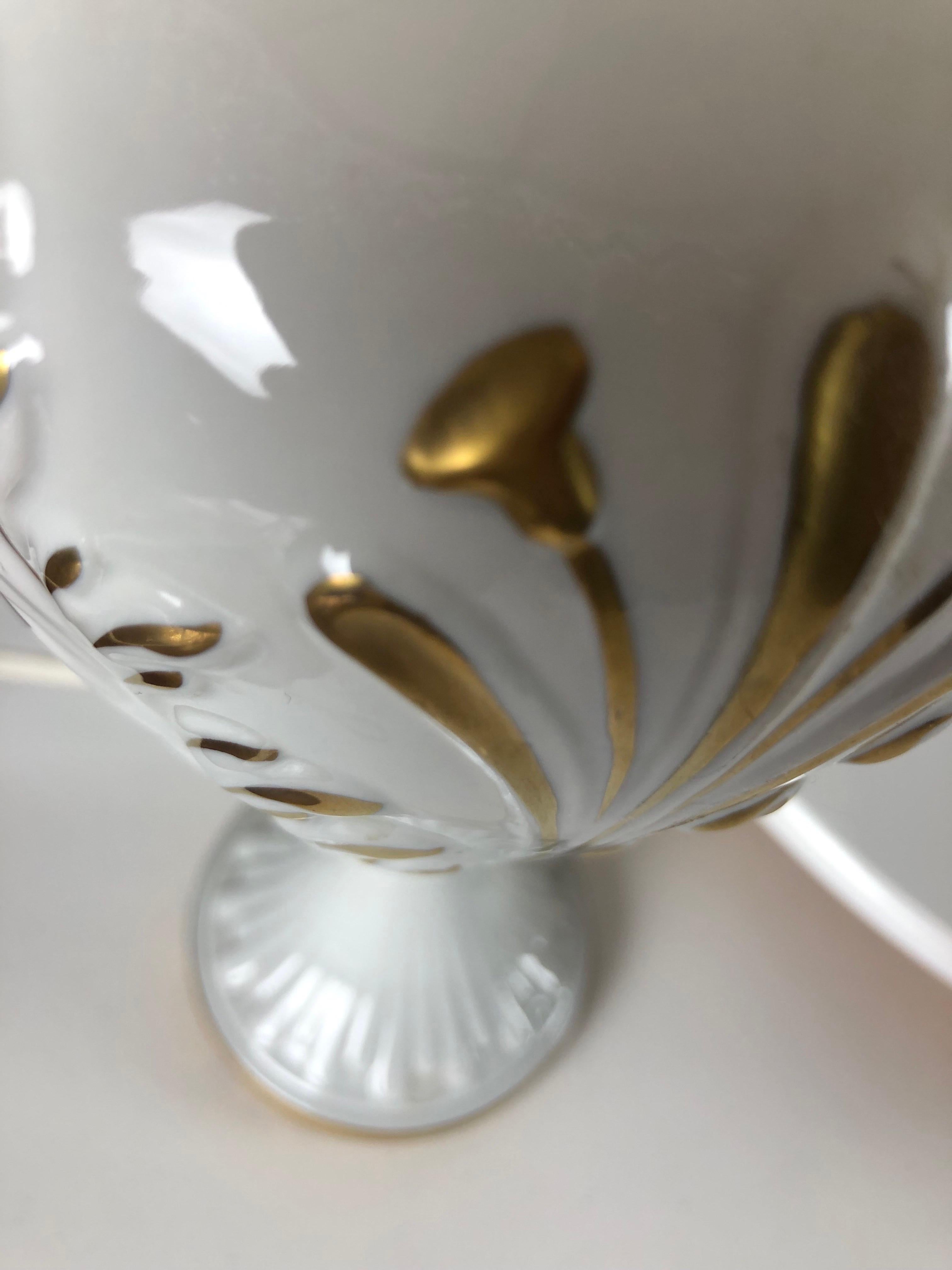 Lampade Da Tavolo Italiana Porcellana Bianca Dipinta a Mano Con Decori en Oro en vente 2