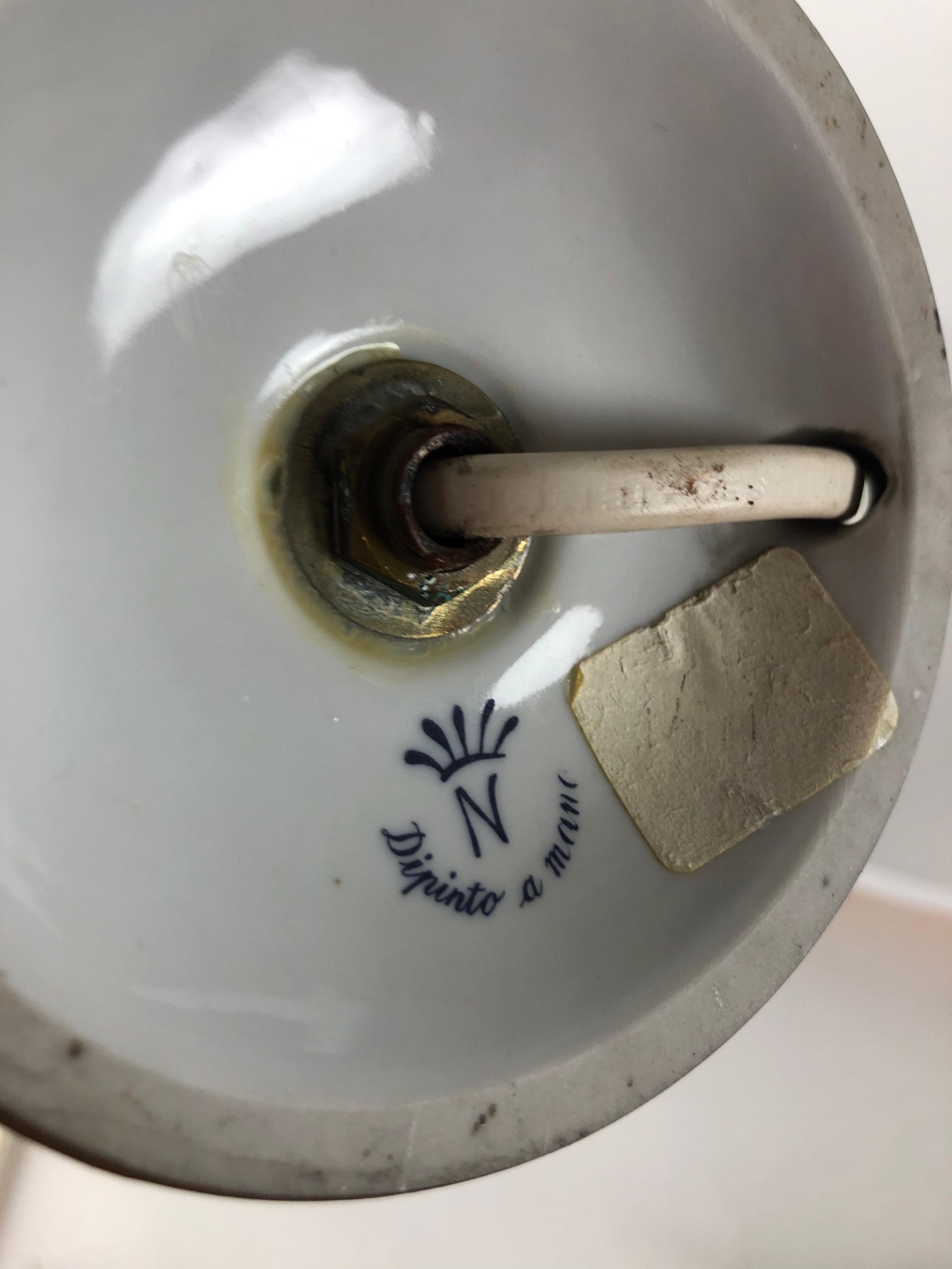 Doré Lampade Da Tavolo Italiana Porcellana Bianca Dipinta a Mano Con Decori en Oro en vente