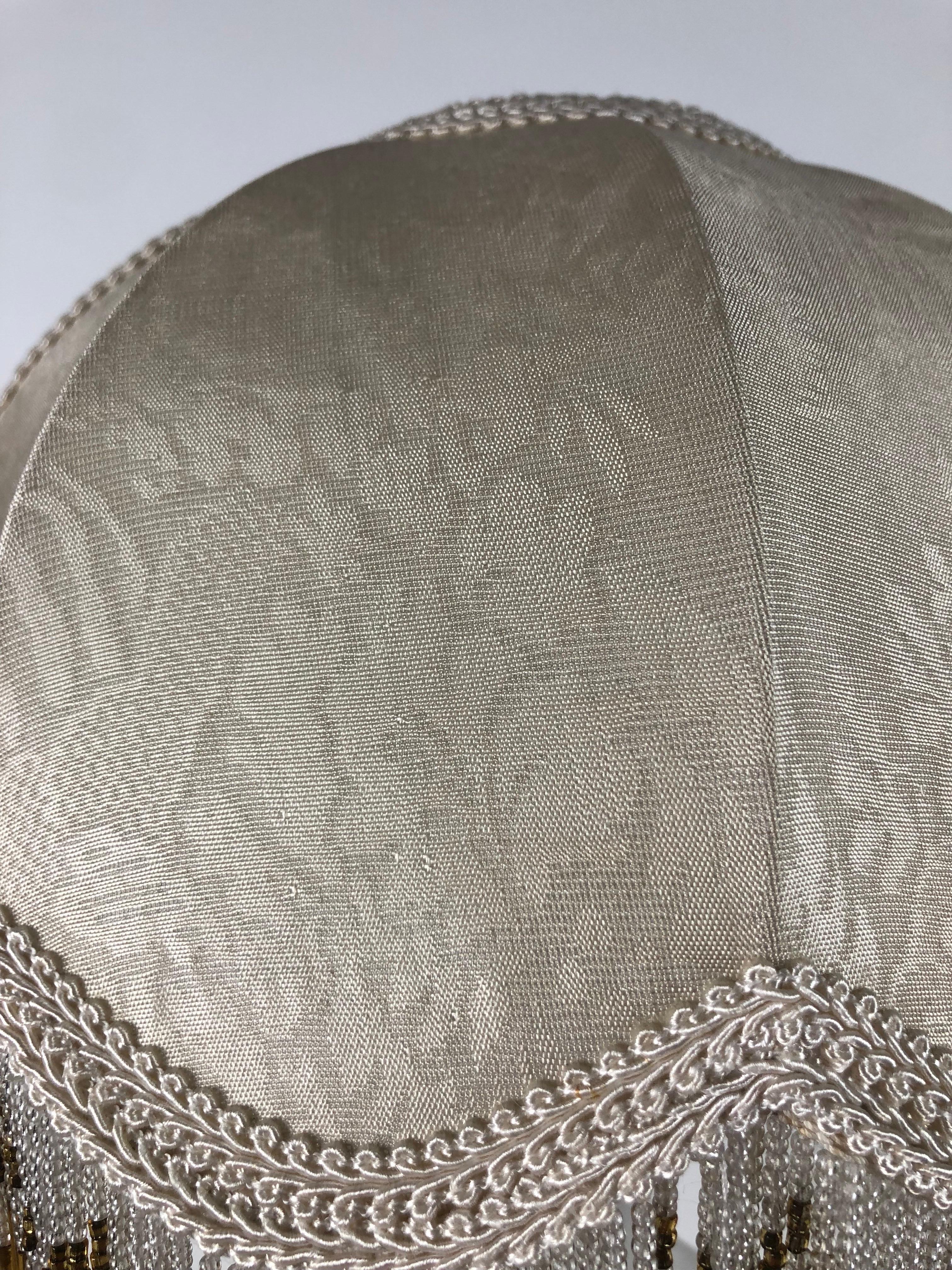 Lampade Da Tavolo Italiana Porcellana Bianca Dipinta a Mano Con Decori en Oro Bon état - En vente à Milano, MI