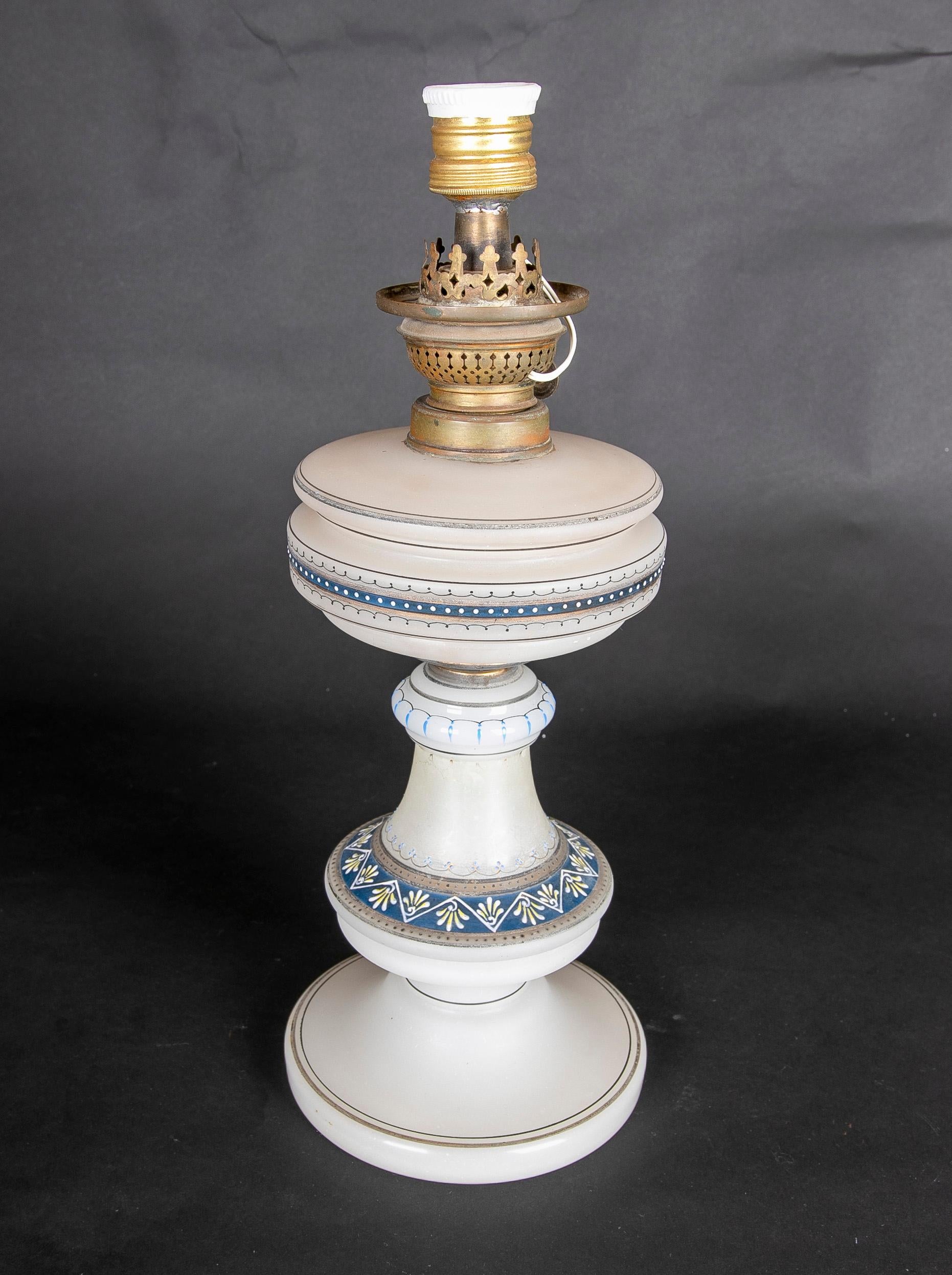 European Lámpara de mesa de ceramica lacada y pintada a mano años 1970 For Sale
