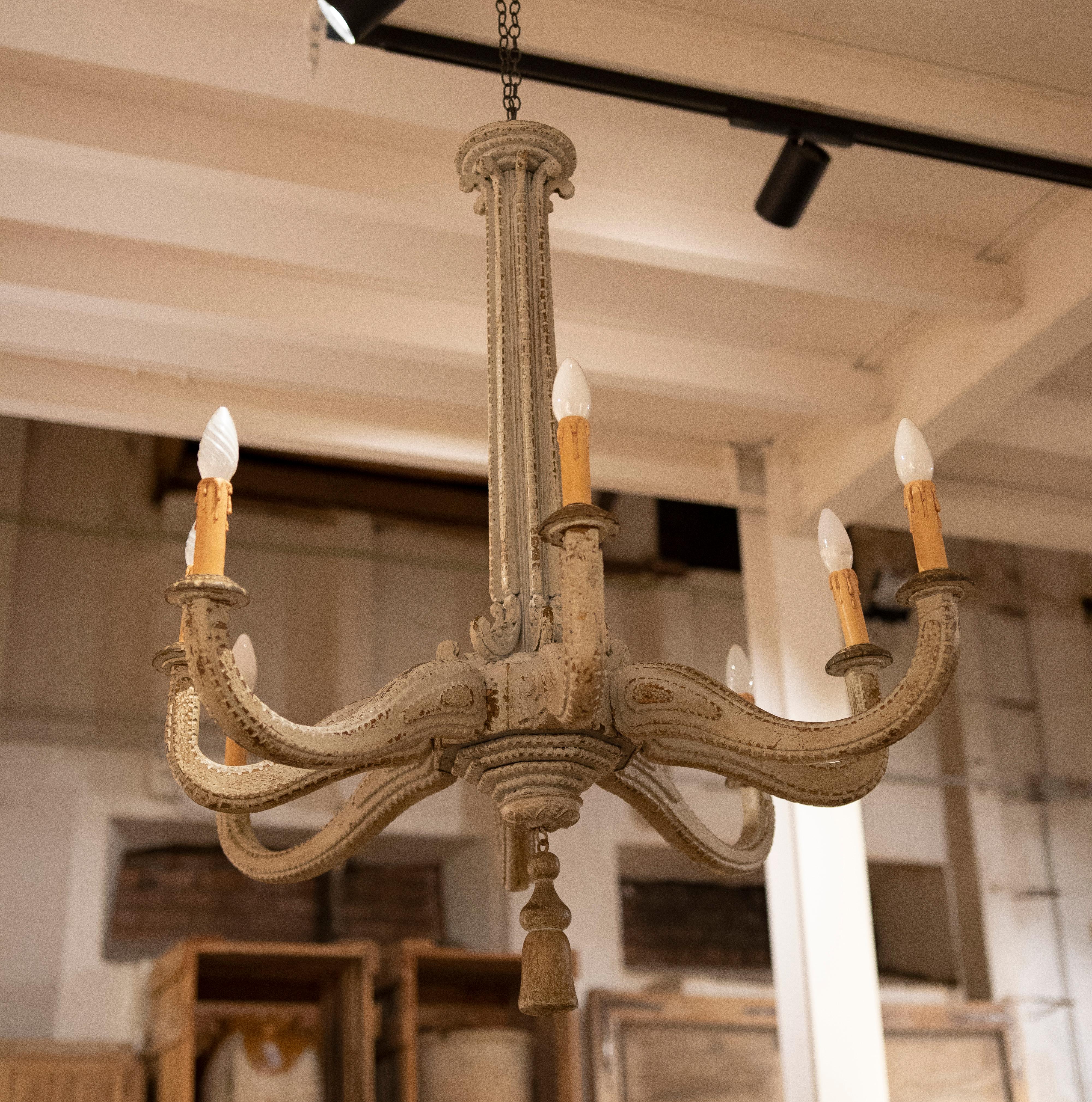 Lámpara de techo francésa tallada en madera con ocho brazos años 1930 10