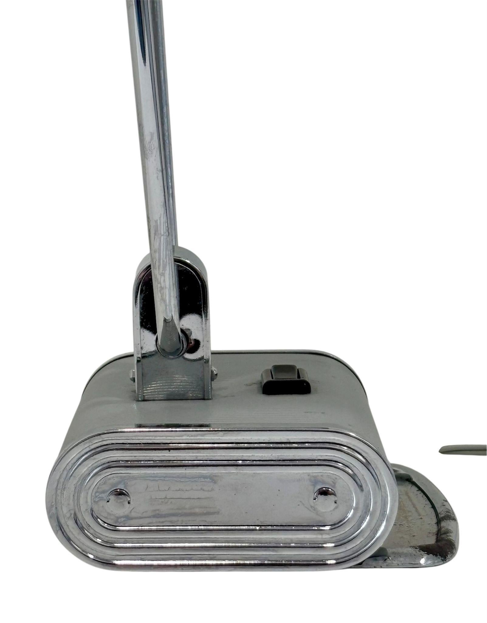 Lámpara francesa Eileen Gray modelo N71 para Jumo For Sale 3