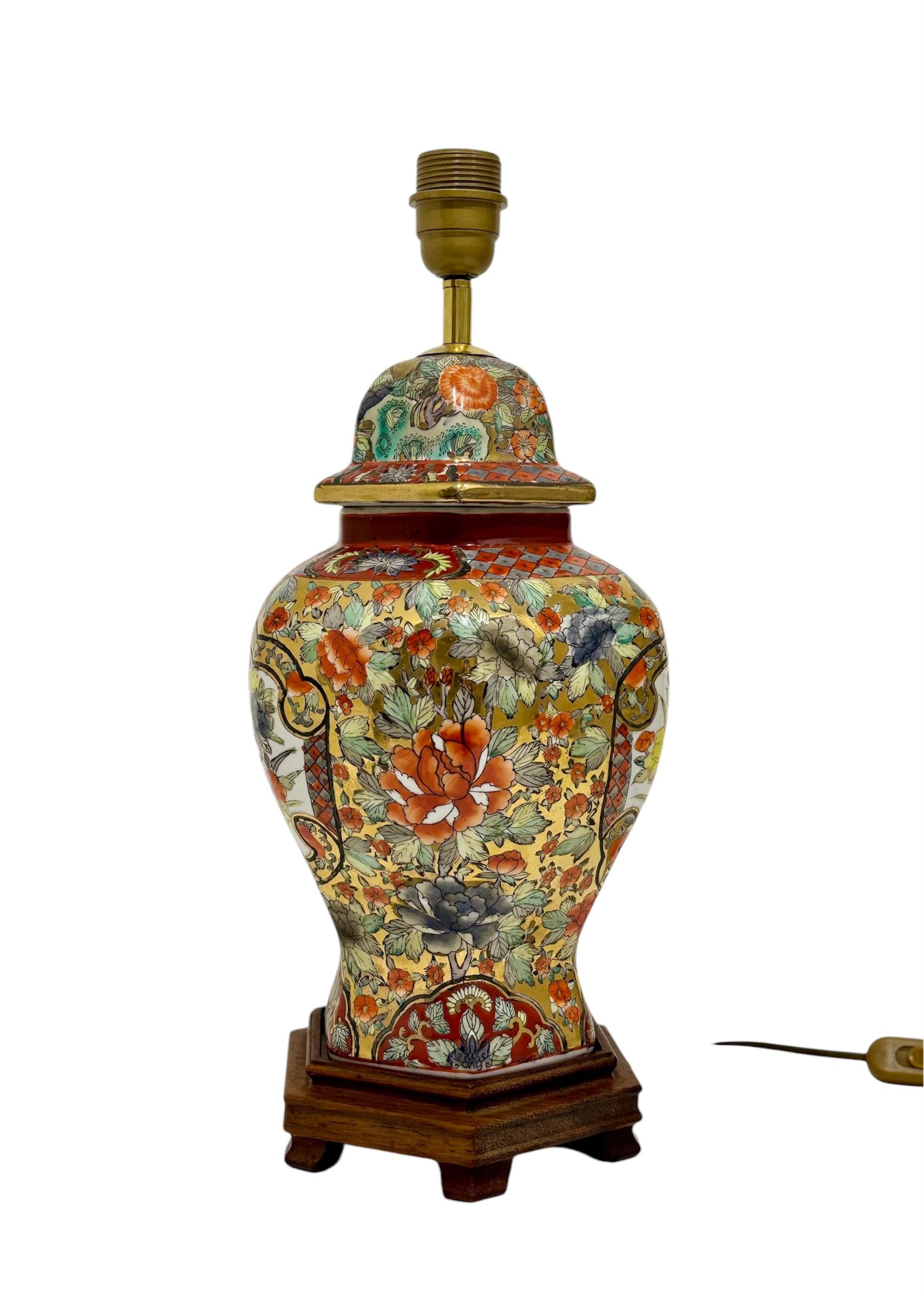 Hong Kong Lámpara oriental For Sale