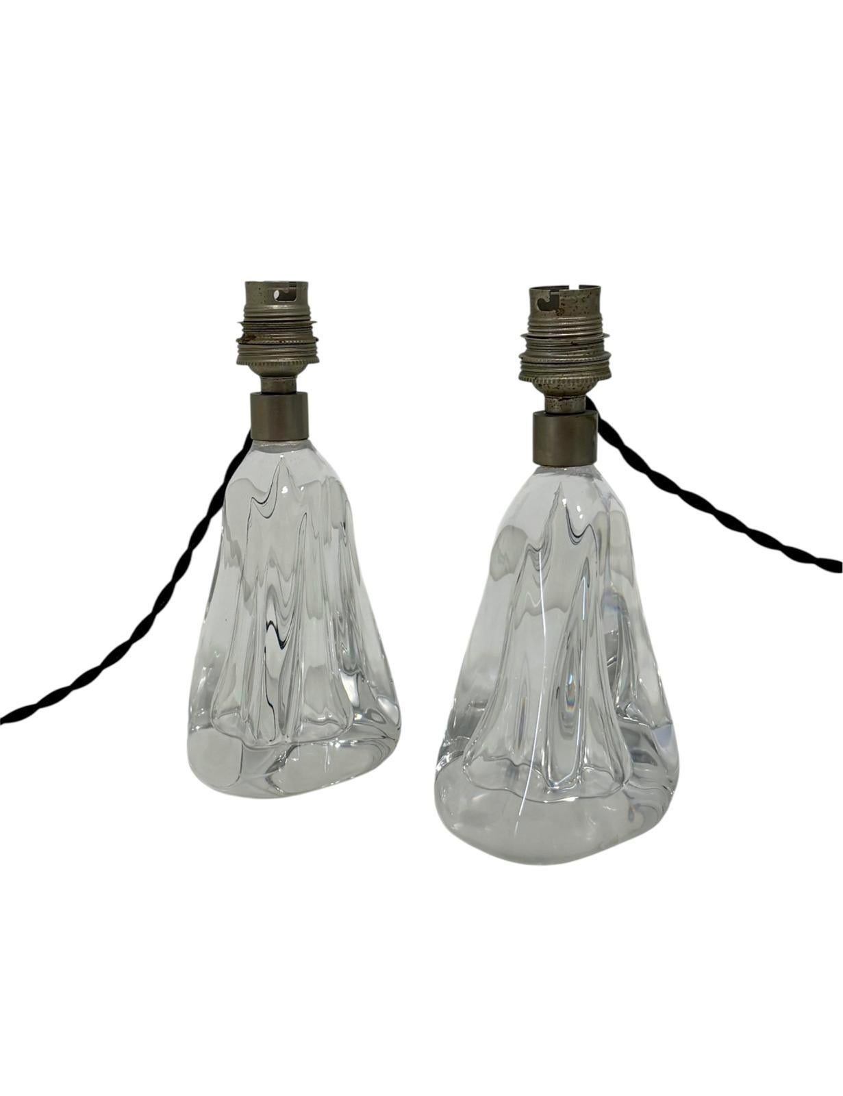 Französische Lampen Lambert CIRCA 1.940, aus transparentem Kristall und mit den originalen Kästchen.
Medidas:
Alt 19cm
Diámetro 8cm