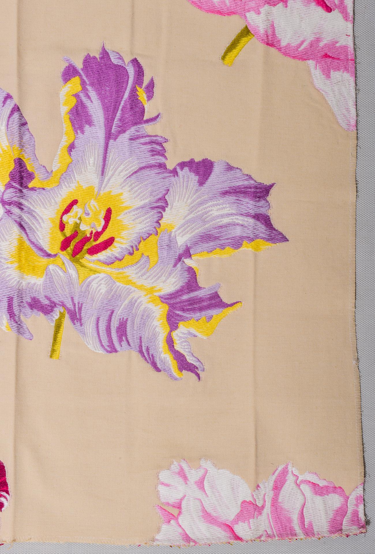 Lampas Textile Fabric Remnant with Large Flowers: Make an OFFER For Sale 2
