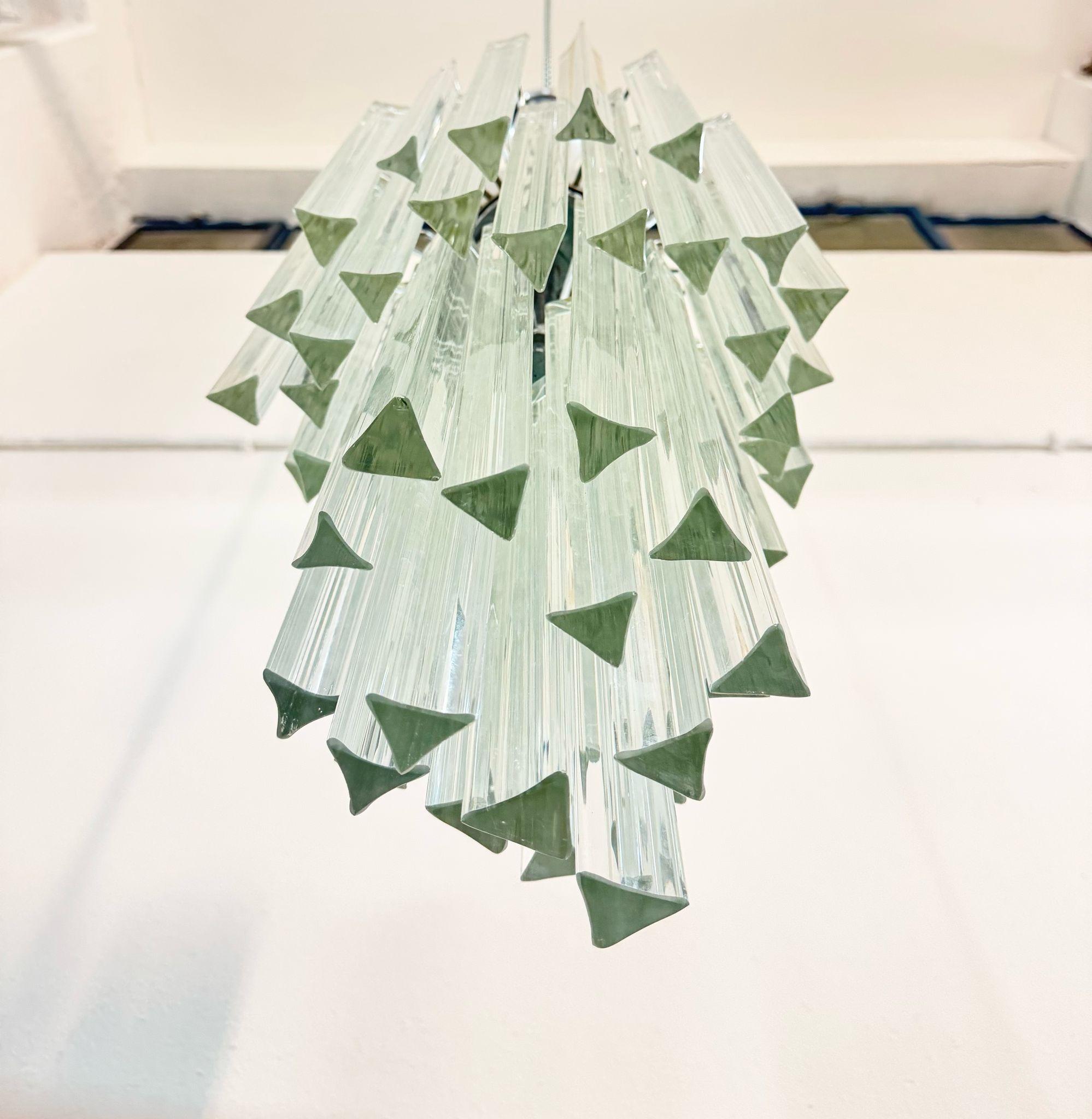 Beautiful Trilobi chandelier by Venini from the late 1950s.
The lampstand features a silver-plated metal frame and a cascade of colorless Murano glass Trilobi.
The chandelier is perfectly intact in all its parts and the electrical system is fully