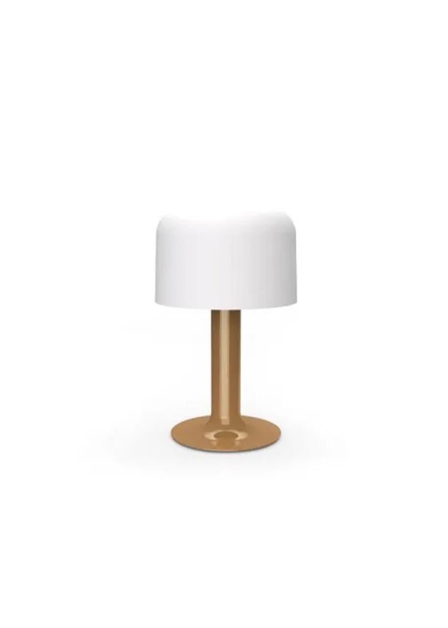 The N10497 lamp designed in 1972 by Michel Mortier was published at the time by Verre Lumière. Disderot reissues this very contemporary model, with its aluminum base and opal glass shade. The luminaire also exists as a smaller table lamp and floor