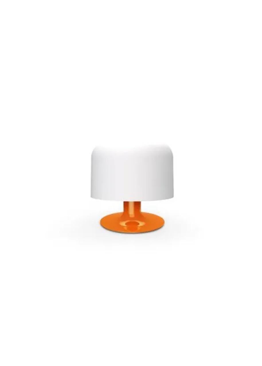 The N10576 lamp designed in 1972 by Michel Mortier was published at the time by Verre Lumière. Disderot reissues this very contemporary model, with its aluminum base and opal glass shade. Numbered Edition. Delivered with authentication certificate.