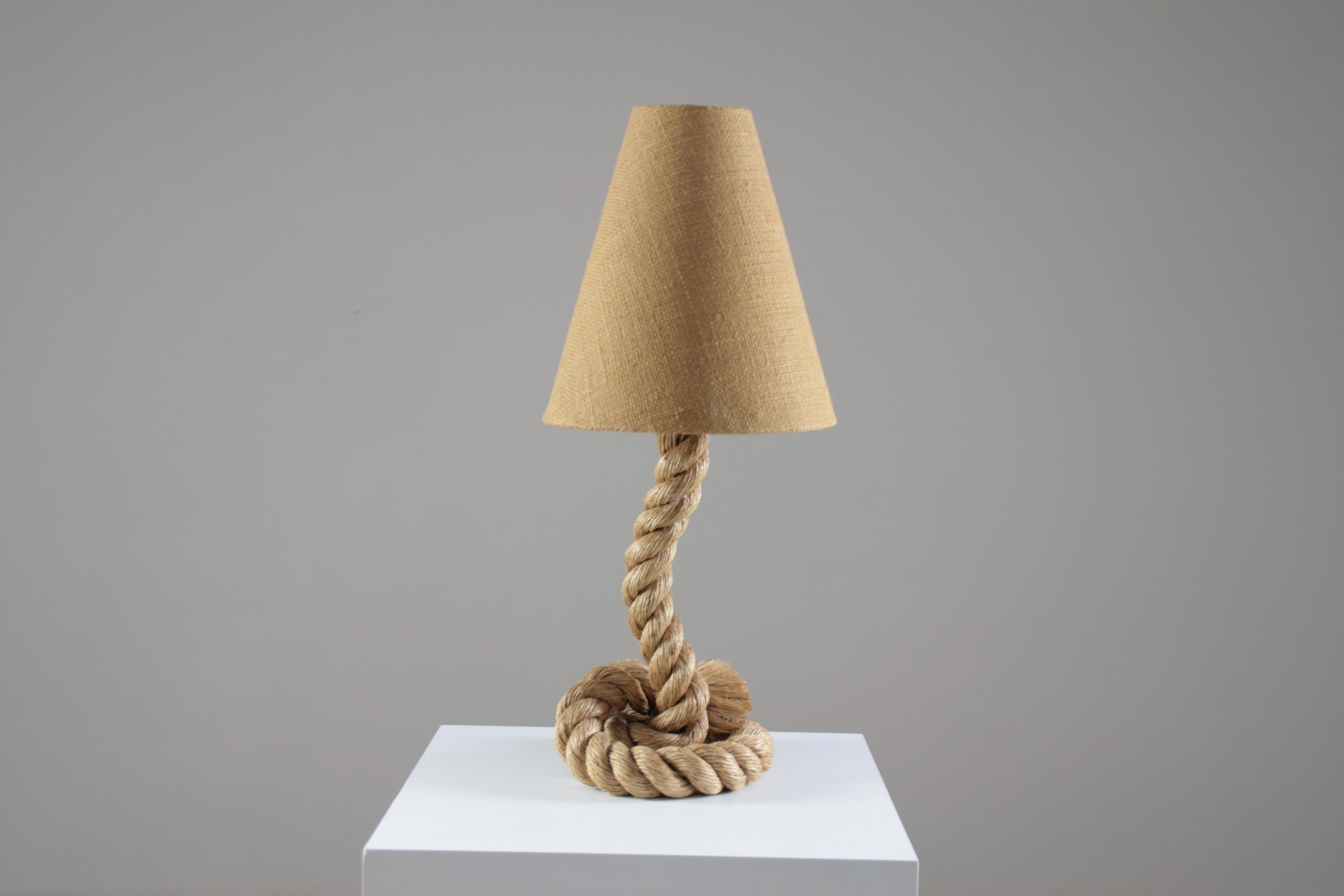 Rope table lamp and jute shade by French designers Adrien Audoux & Frida Minet, produced in the 1950s. The power supply crossing the rope was redone few years ago to be current standards. European plug.
Dimensions:
- Total height 70cm
- diameter of