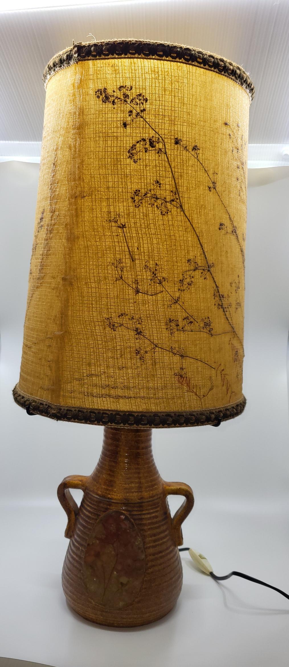 Lampe Accolay céramique française, double ampoule, abat jour, résine marron 1970 For Sale 5