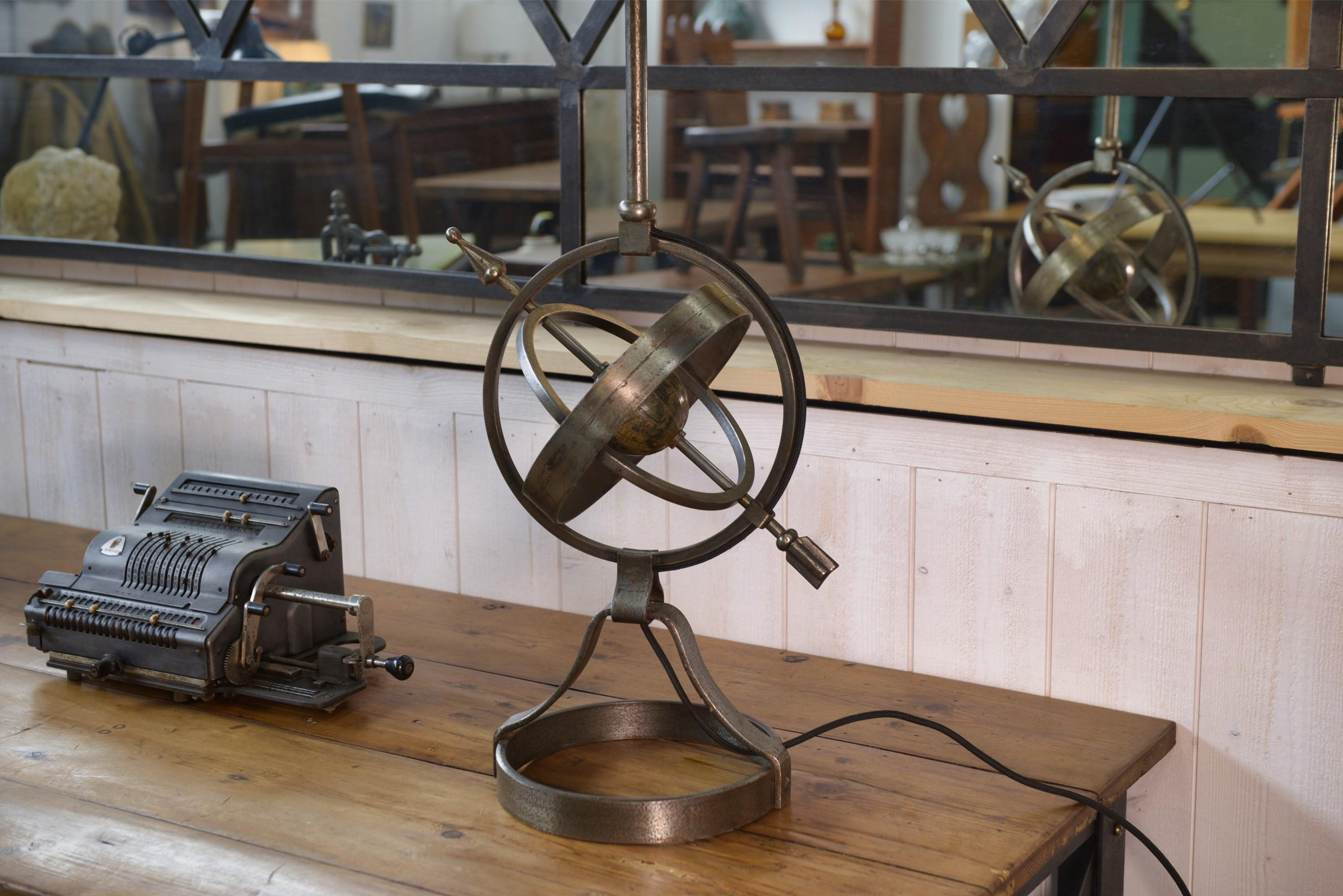 Milieu du XXe siècle Lampe astrolabe néo-classique par Jean-Pierre Ryckaert 1960's en vente