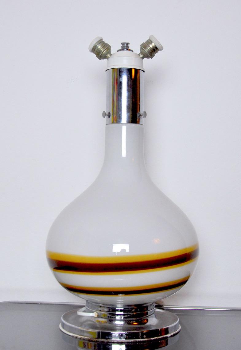 Very beautiful, large and rare table lamp designed and produced by murano mazzega in the 1970s in italy. Two-tone yellow and brown blown murano glass, gold metal base. Unique object that will illuminate and bring a real design touch to your
