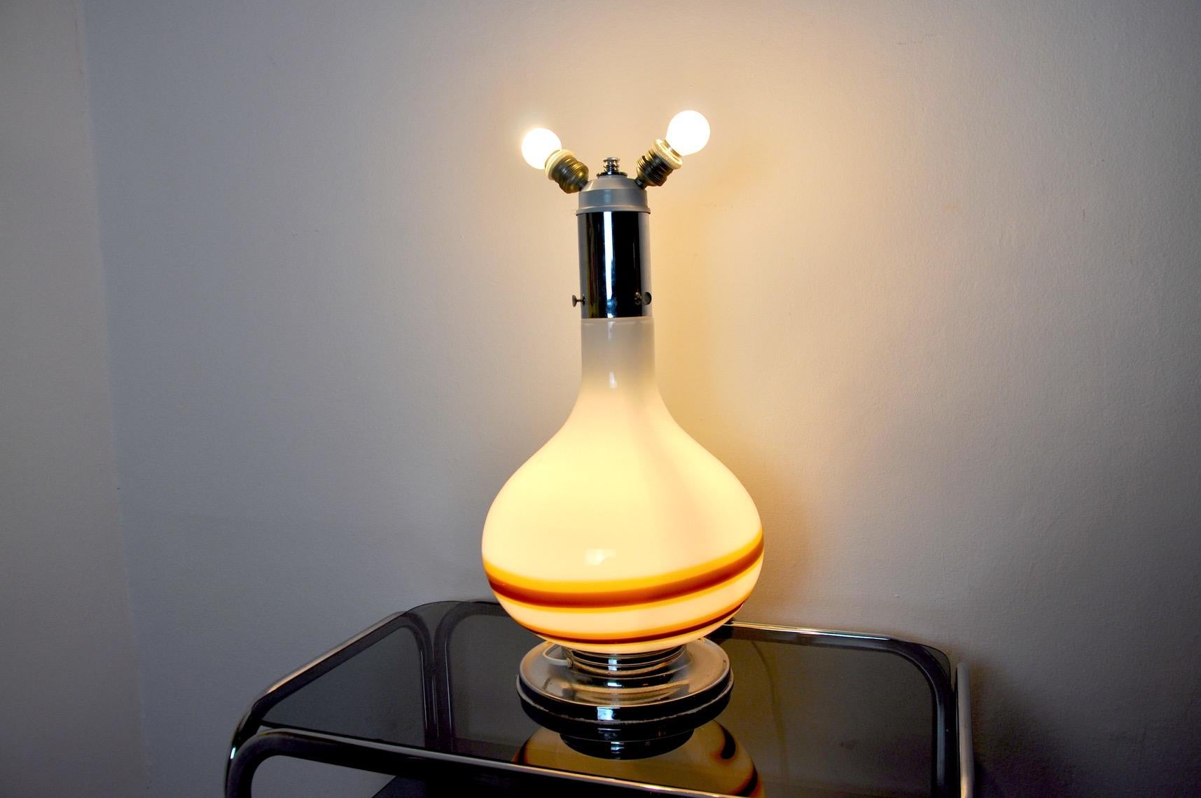 italien Lampe bicolore de Murano Mazzega, Italie, 1970 en vente