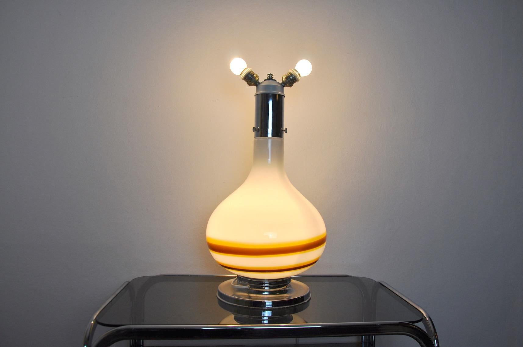 Lampe Bicolore Murano Mazzega, Italy, 1970 In Good Condition For Sale In BARCELONA, ES