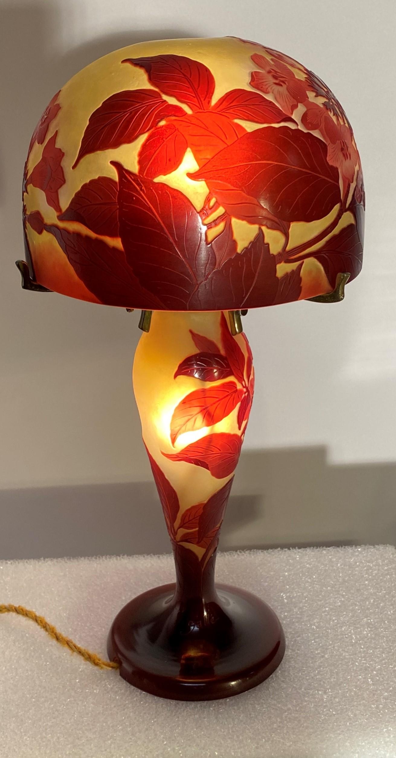 'Mushroom' Lamp In Multi-Layer Glass With Flower Decor  Emile Gallé For Sale 3