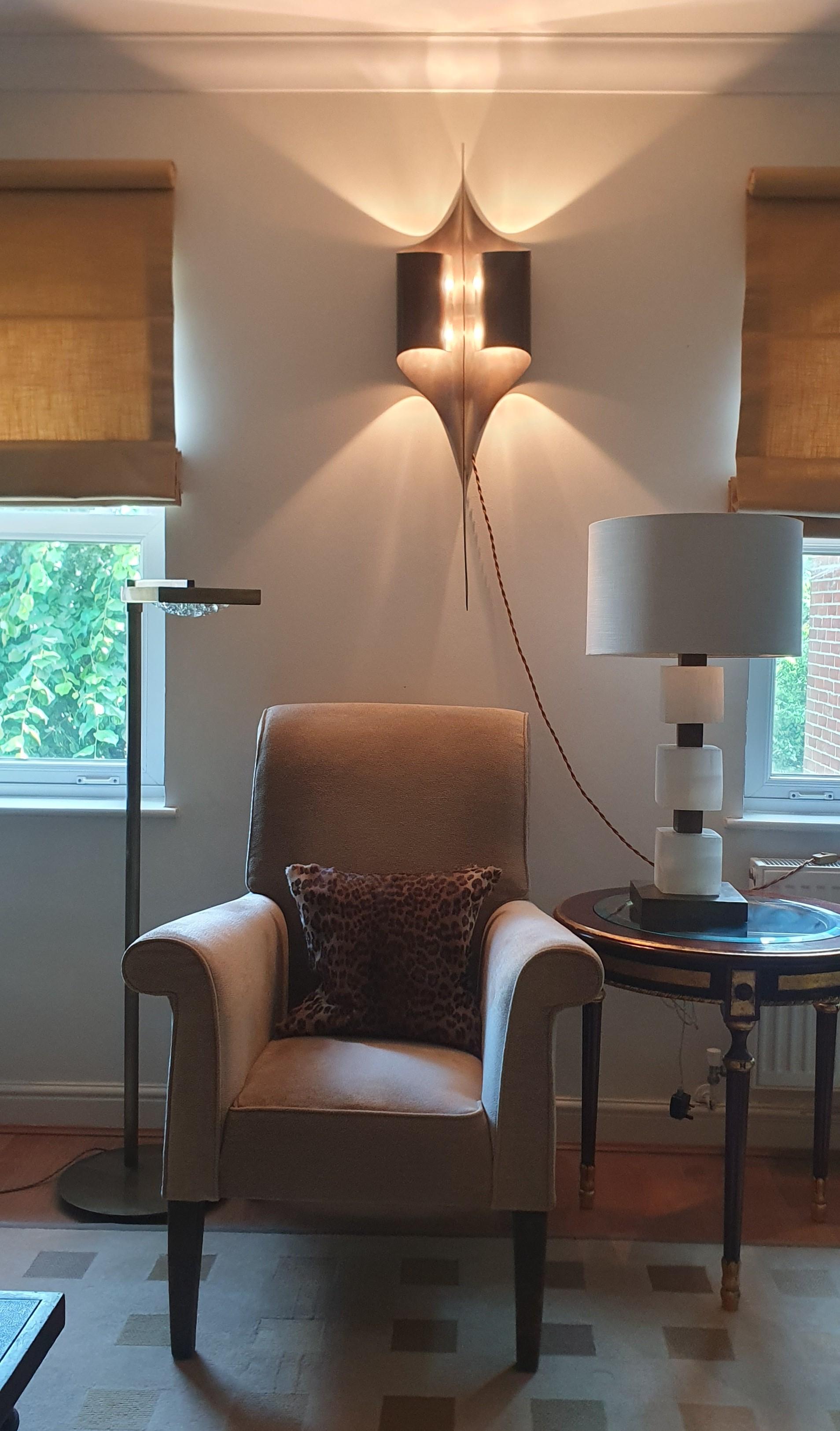 Brutalist Lampe Cubes by Cinabre Gallery, solid Bronze and hand carved & polished Selenite For Sale