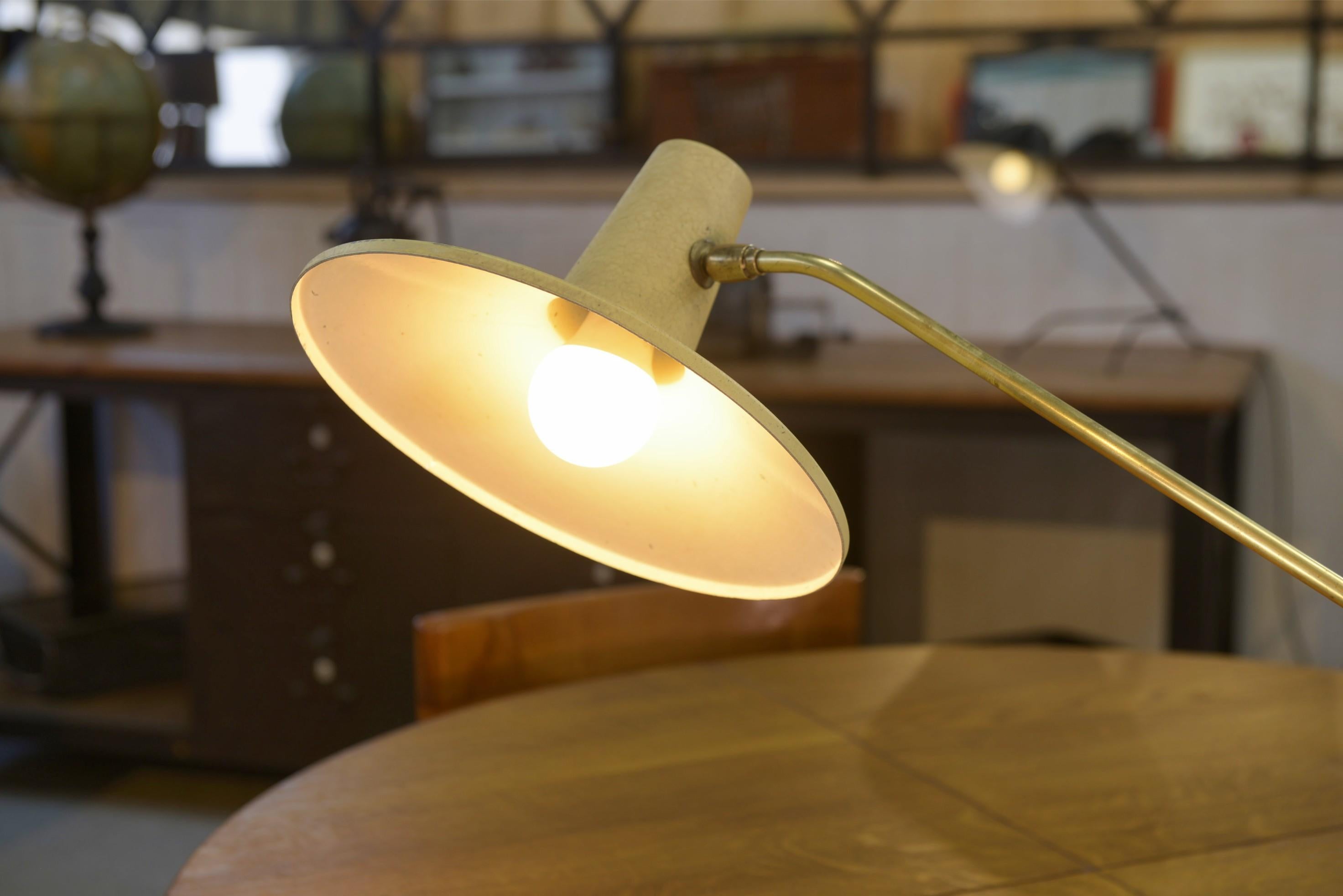 Lampe de bureau avec pince étau origine allemande 1960's In Good Condition For Sale In TOURCOING, FR