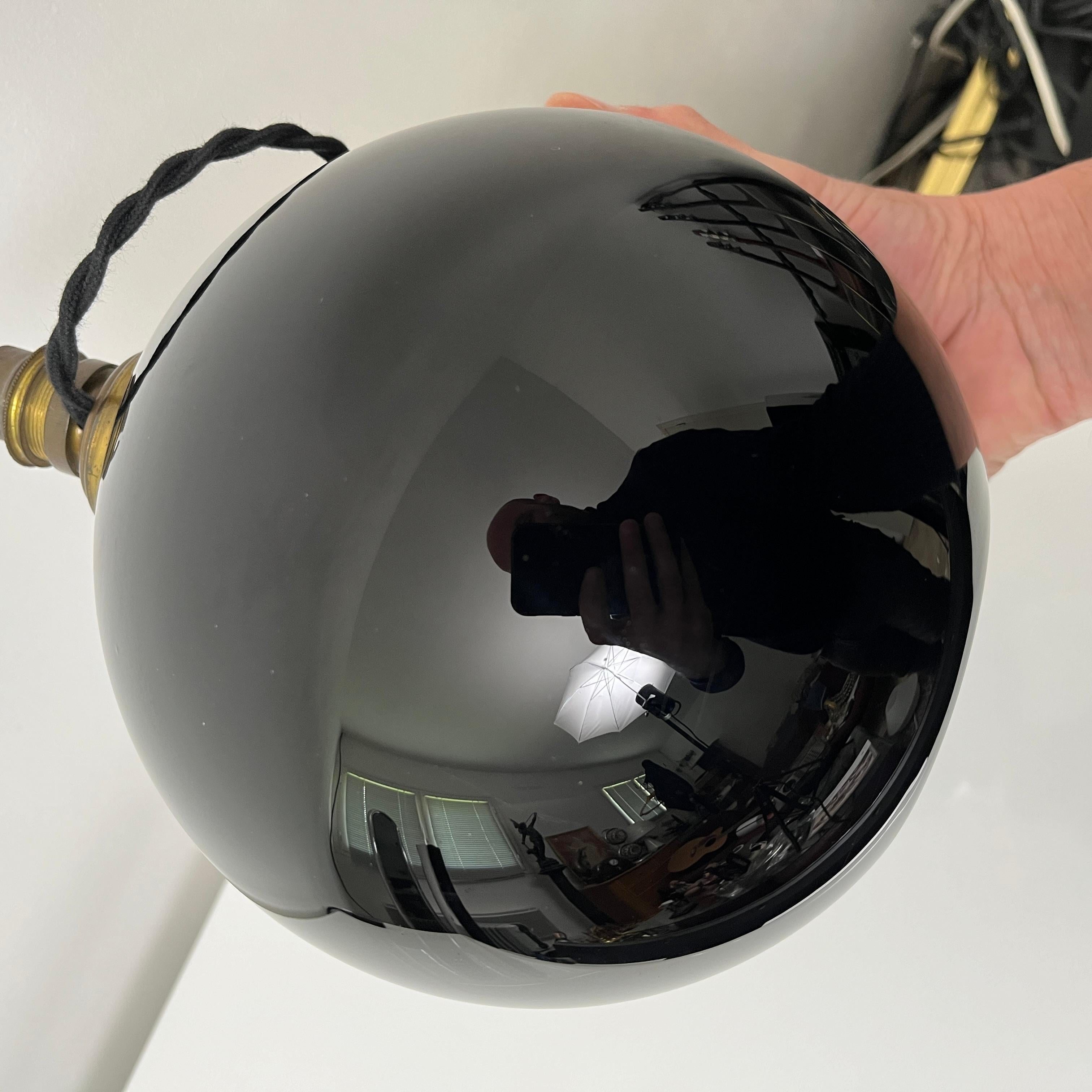 Lampe De Bureau Sphérique Jacques Adnet, Verre Opalin Noir, France, 1930 5