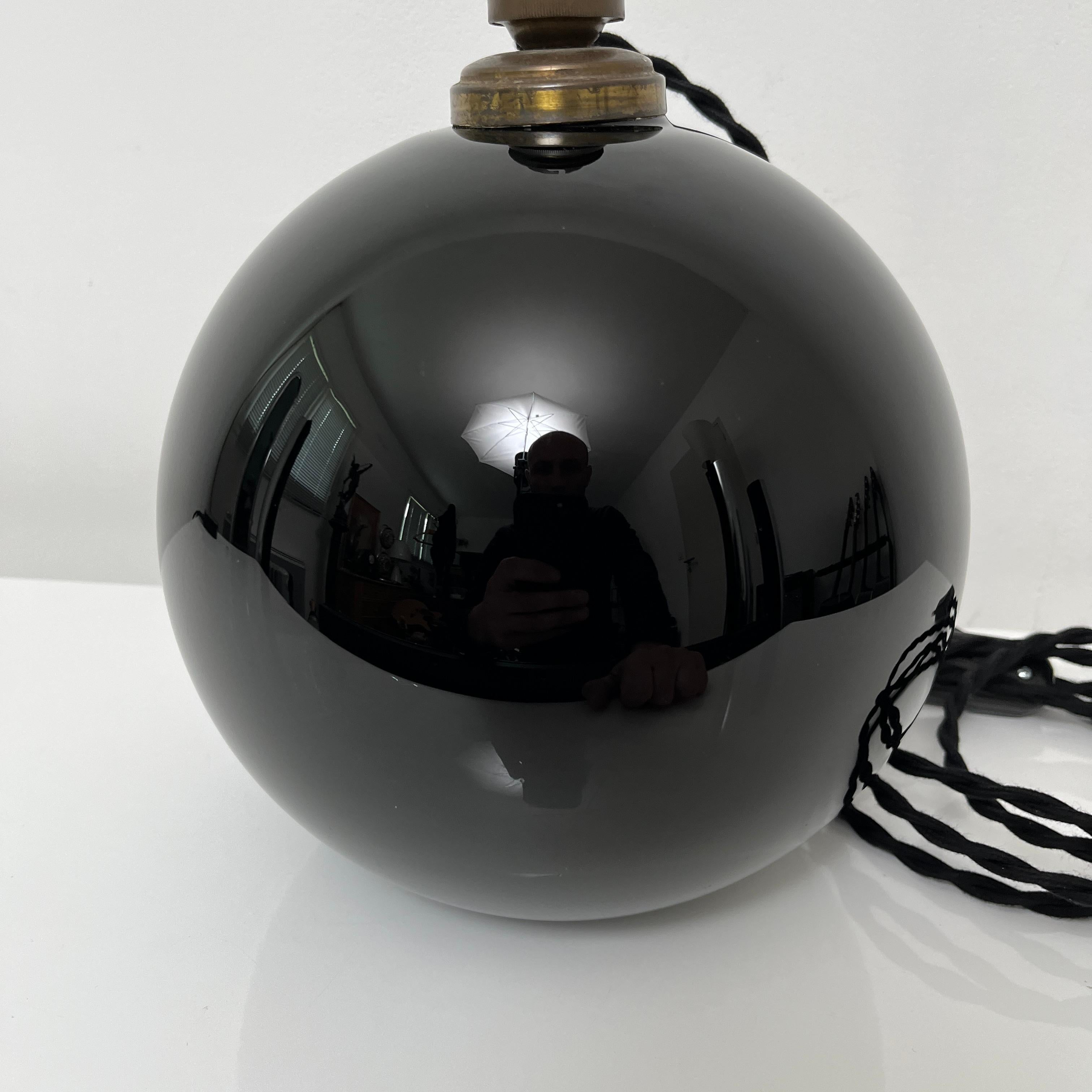 Mid-20th Century Lampe De Bureau Sphérique Jacques Adnet, Verre Opalin Noir, France, 1930