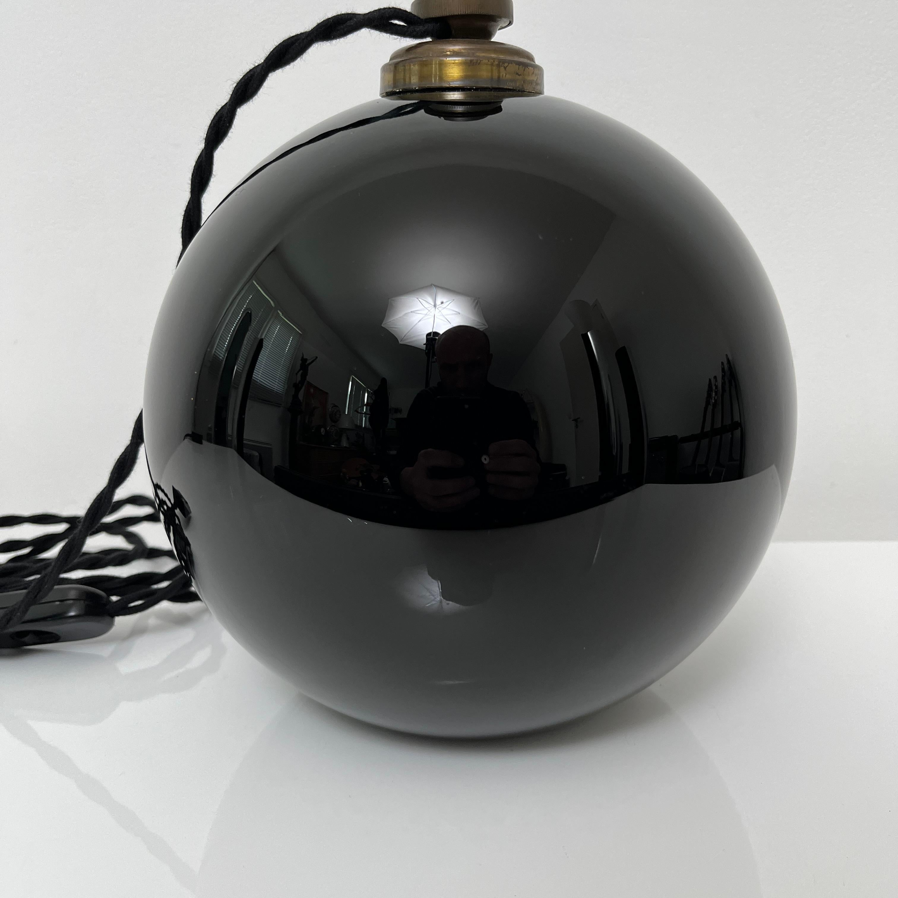 Opaline Glass Lampe De Bureau Sphérique Jacques Adnet, Verre Opalin Noir, France, 1930