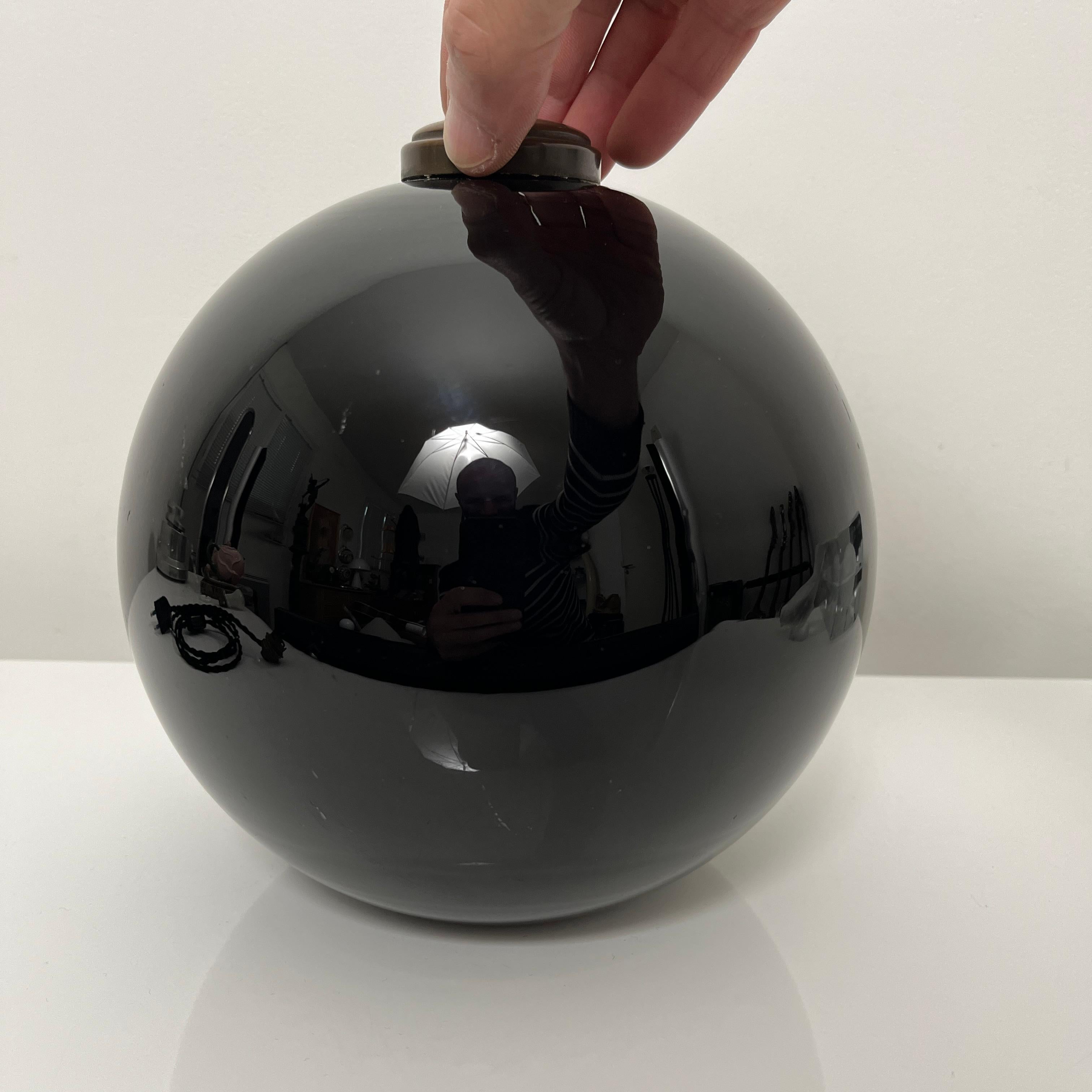 Lampe De Bureau Sphérique style Jacques Adnet, Verre Opalin Noir, France, 1930 For Sale 8