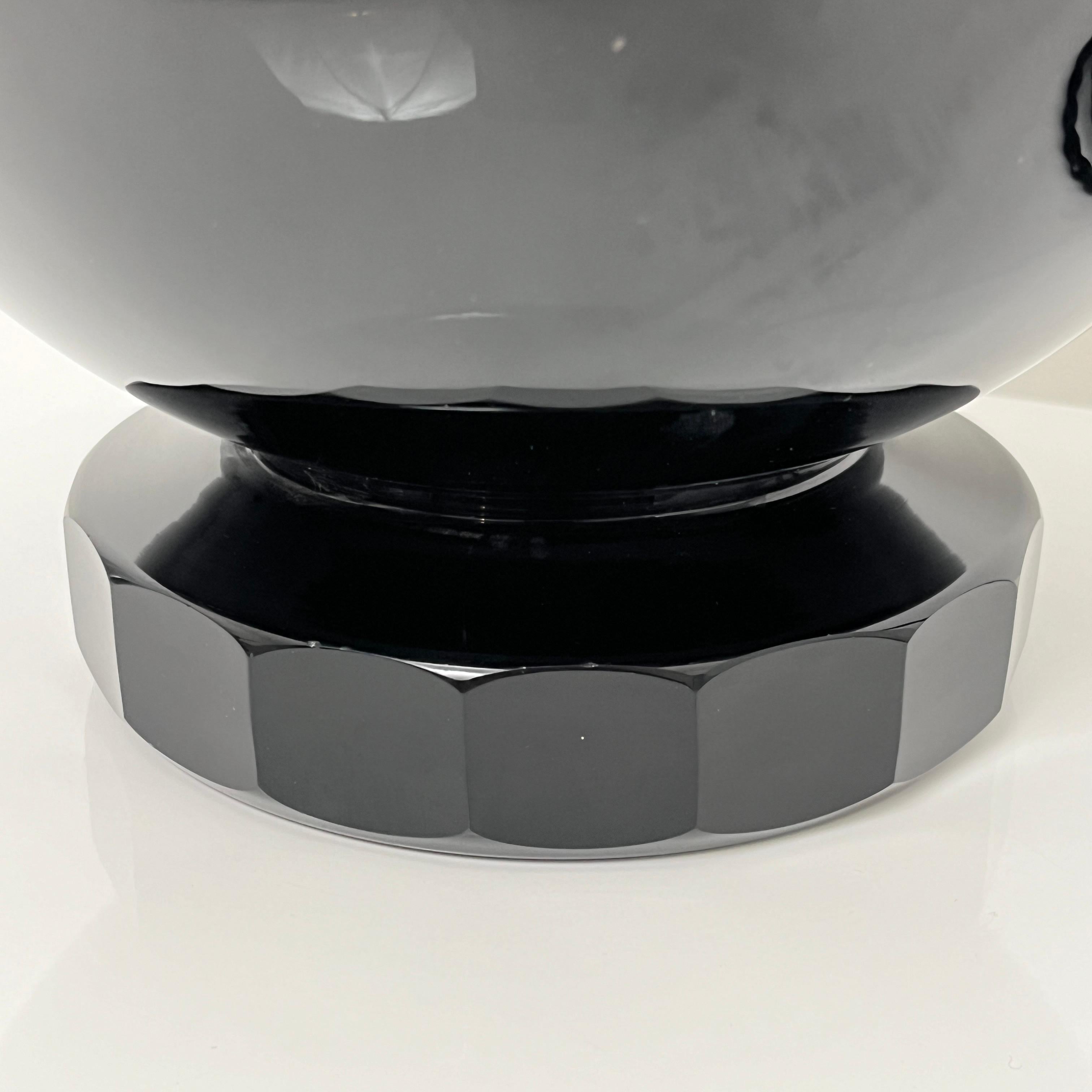 Français Lampe De Bureau Sphérique style Jacques Adnet, Verre Opalin Noir, France, 1930 en vente