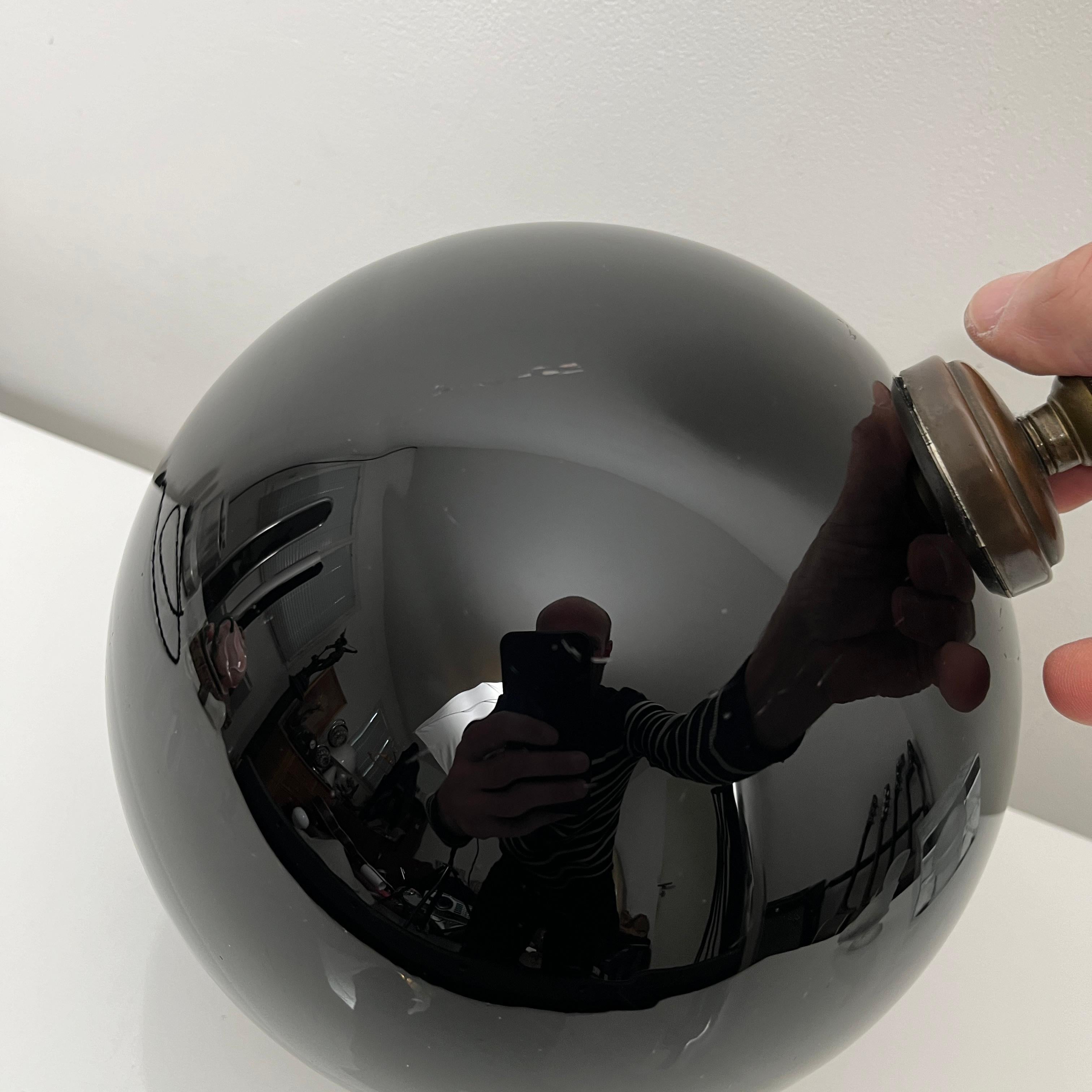 Lampe De Bureau Sphérique style Jacques Adnet, Verre Opalin Noir, France, 1930 For Sale 1