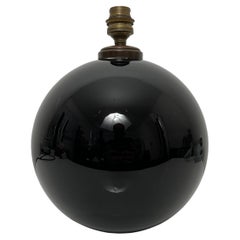Lampe De Bureau Sphérique style Jacques Adnet, Verre Opalin Noir, France, 1930