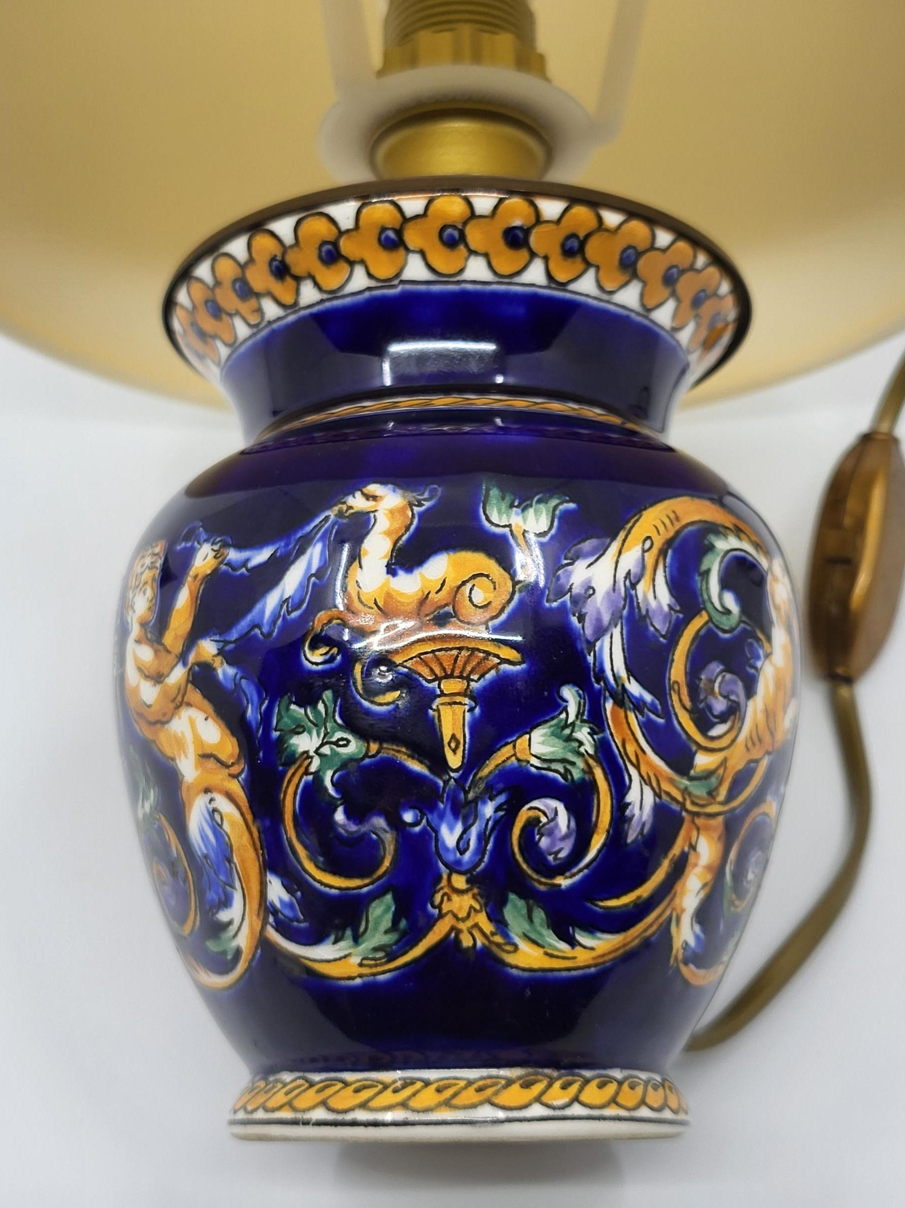 Lampe de chevet en céramique de Gien décor Renaissance bleu Francais  Vintage For Sale 4