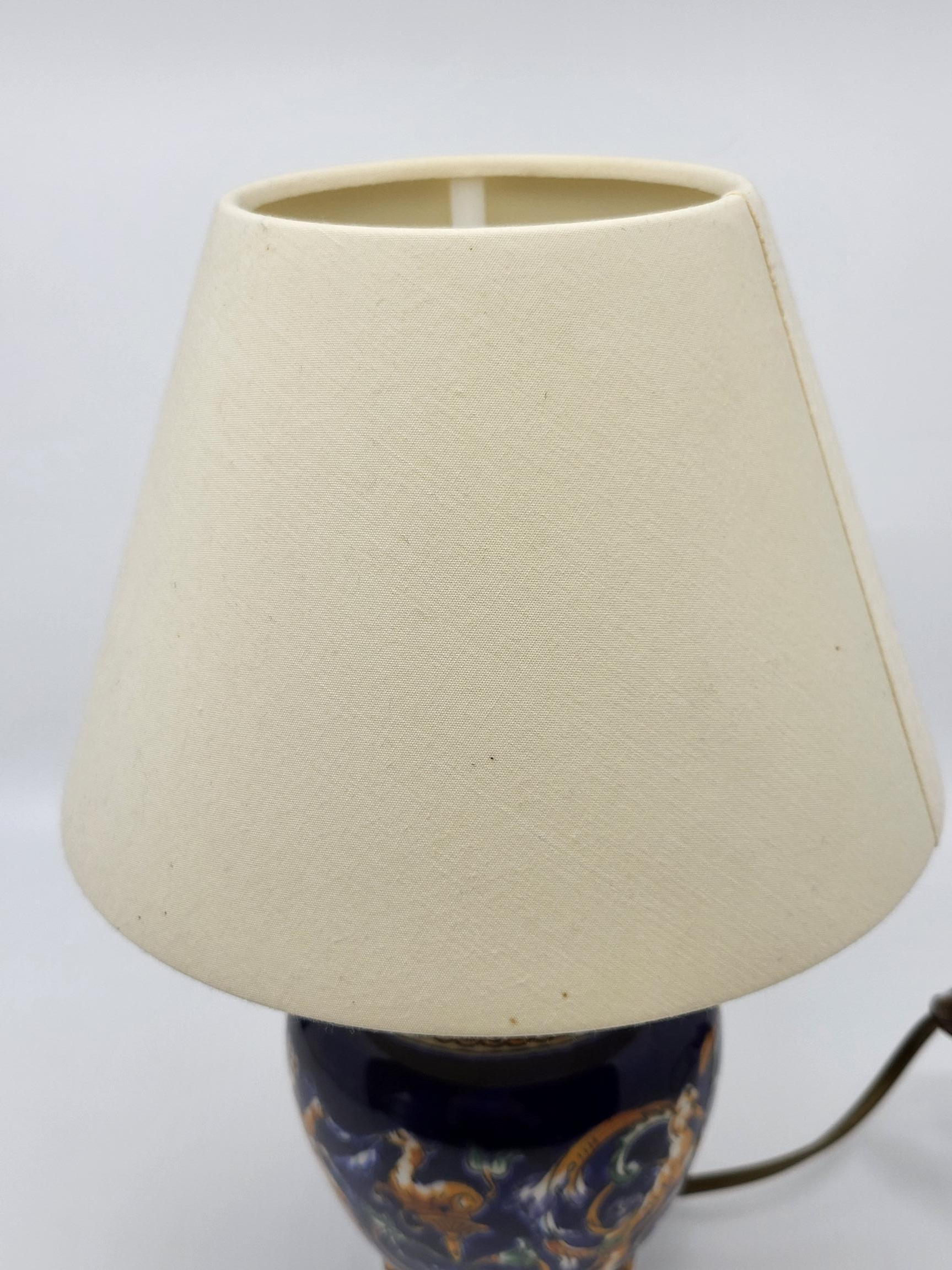 Lampe de chevet en céramique de Gien décor Renaissance bleu Francais  Vintage For Sale 7