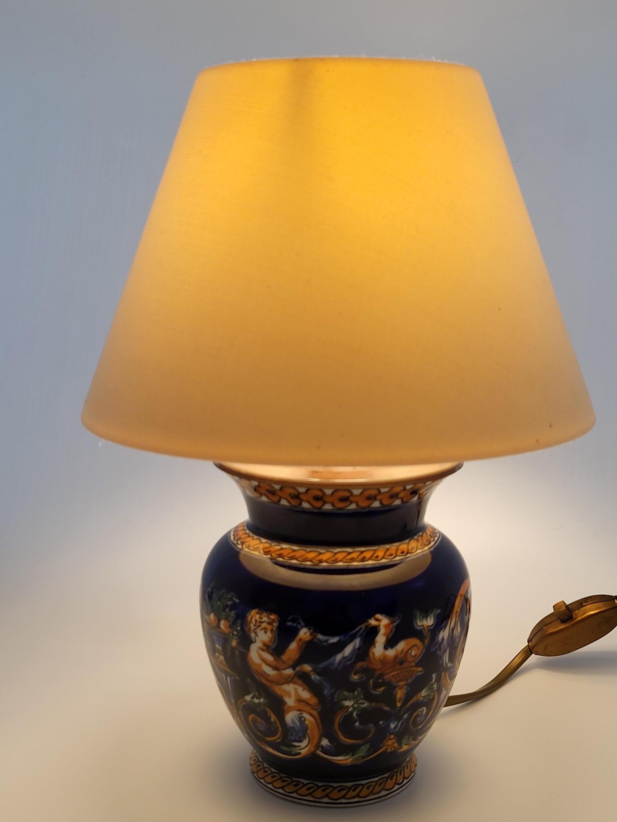 Lampe de chevet en céramique de Gien décor Renaissance bleu Francais  Vintage In Good Condition For Sale In London, England