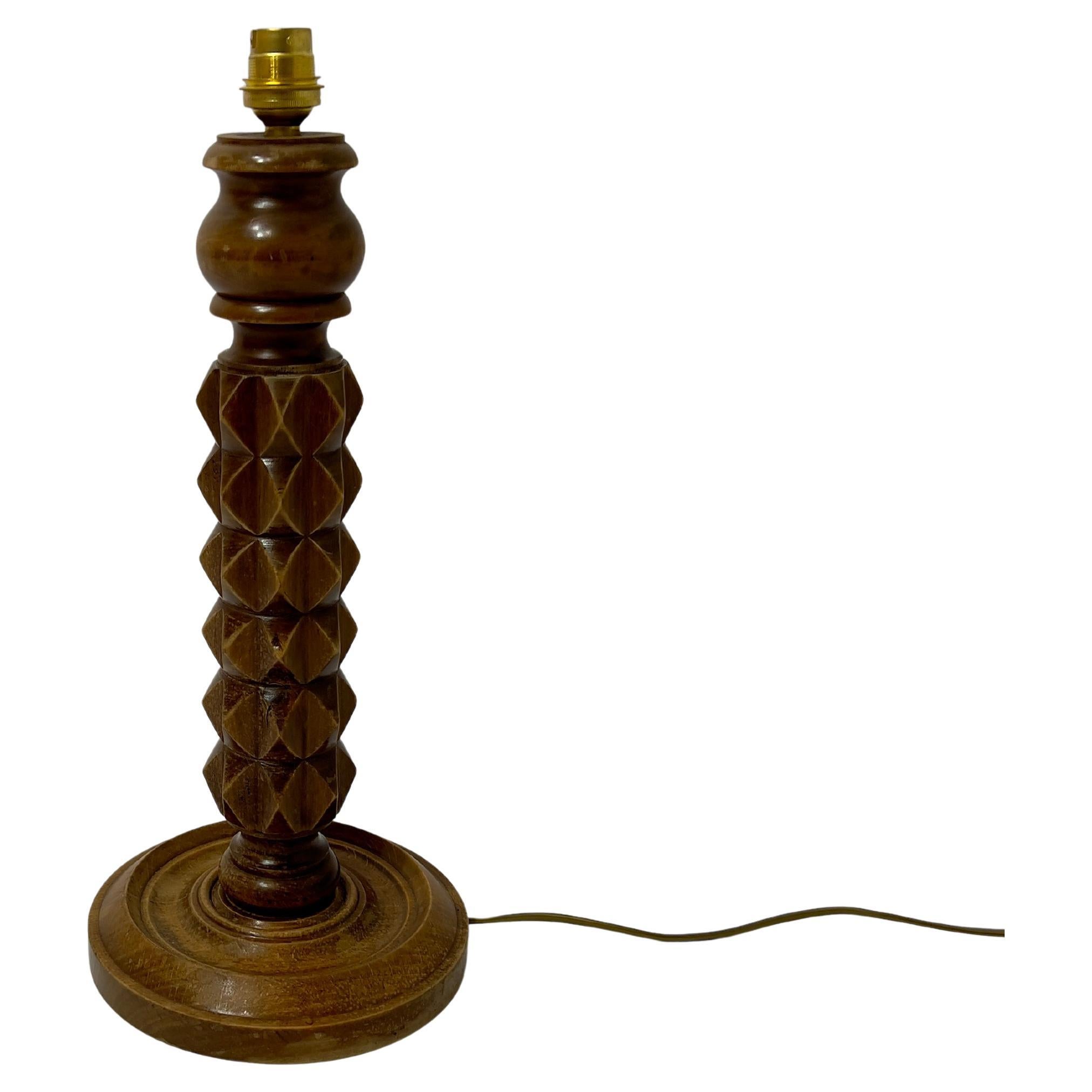 Lampe de table brutaliste en bois tourné, stile Charles Dudouyt, Francia, 1950