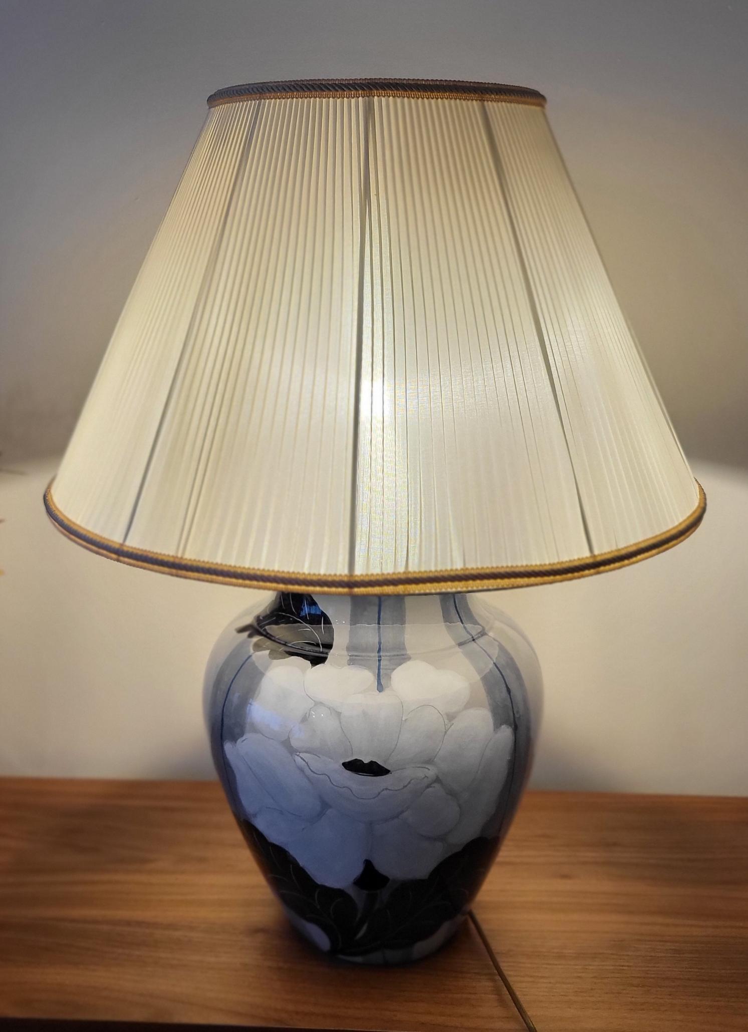 Art Deco Lampe de table Hubert Olivier en céramique décor Art déco France 1980 For Sale