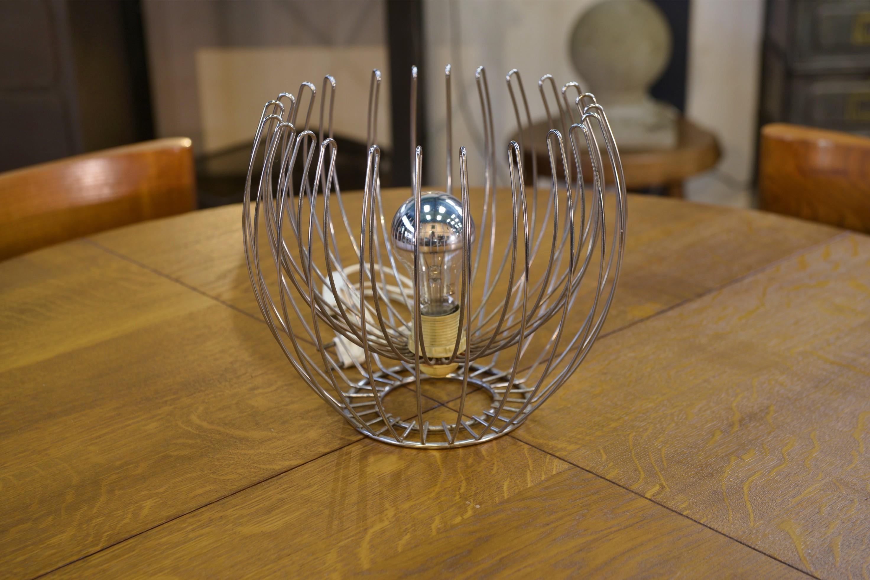 Français Lampe design en métal chromé 1970's en vente