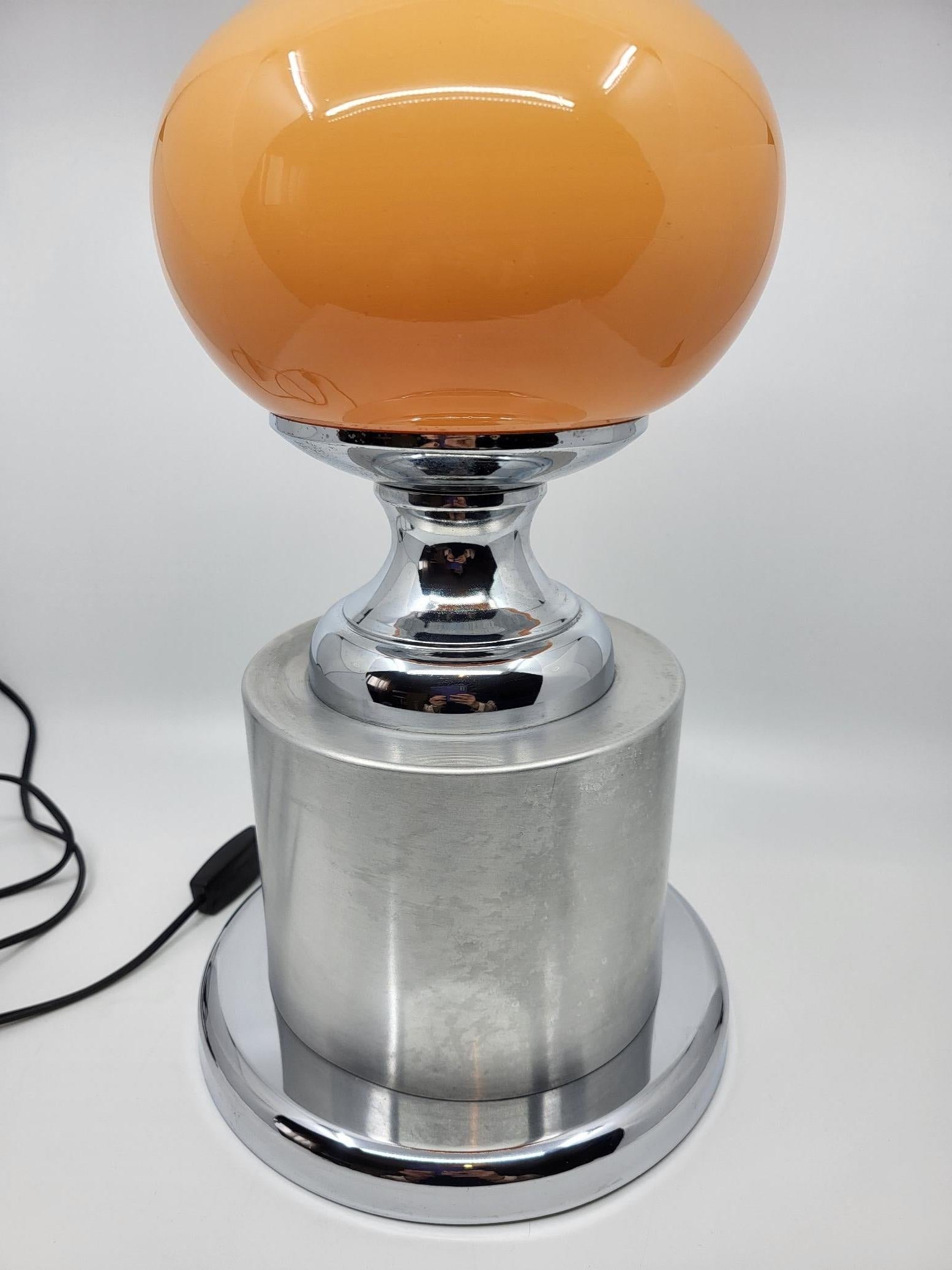 Lampe Diderot Delmas globe orange, socle chromé Francaise 1970 Space Age Vintage In Good Condition For Sale In London, England