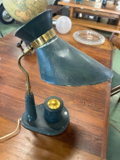 Lampe en cuir a poser Jacques Adnet