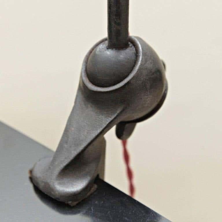 Français Lampe Gras Lampe de table industrielle moderne du milieu du siècle, vers 1930 en vente