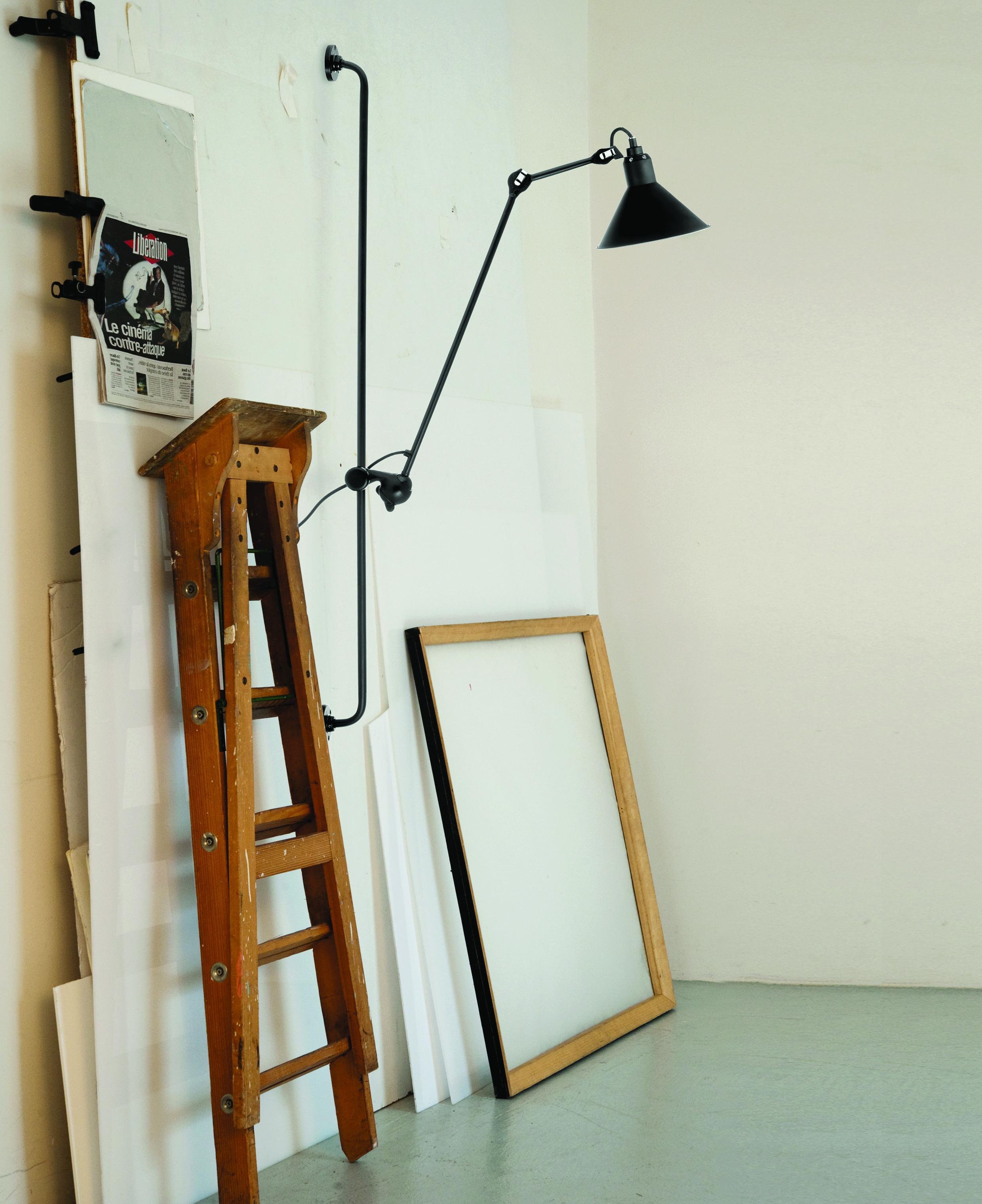 Lámpara de pared Lampe Gras N° 214 de Bernard-Albin Gras
Dimensiones: P 73 x An 21 x Al 118 cm
Materiales: Acero
También disponible: otro tono disponible

Todas nuestras lámparas pueden cablearse según cada país. Si se vende a EE.UU., se