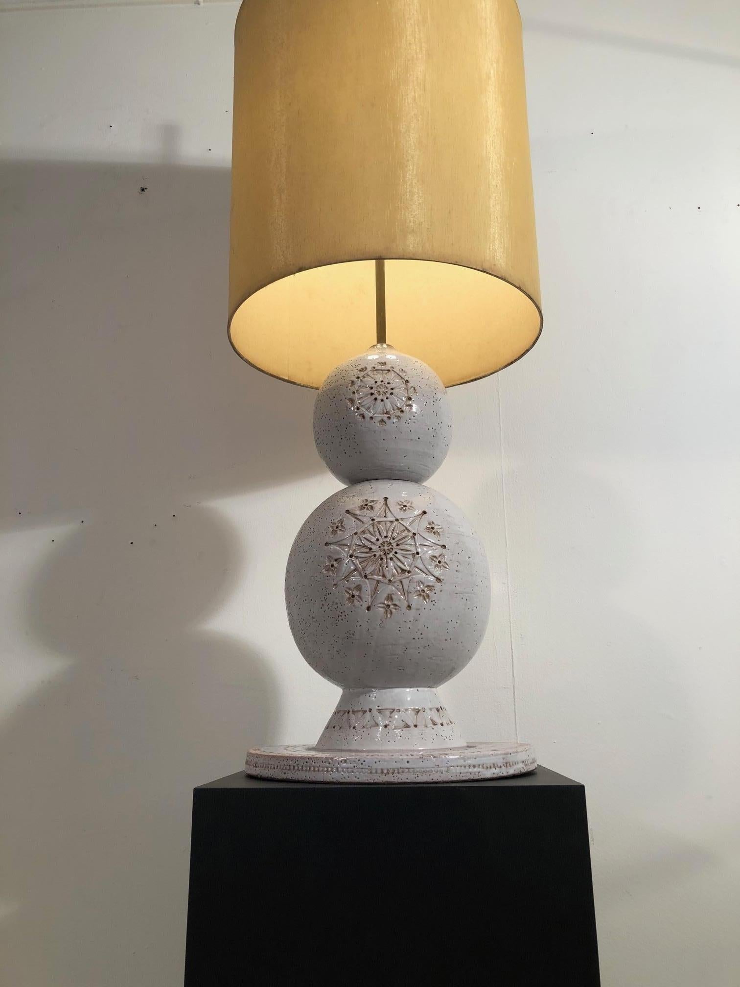 French Lampe in White Ceramic circa 1960 Attributed to G. Pelletier