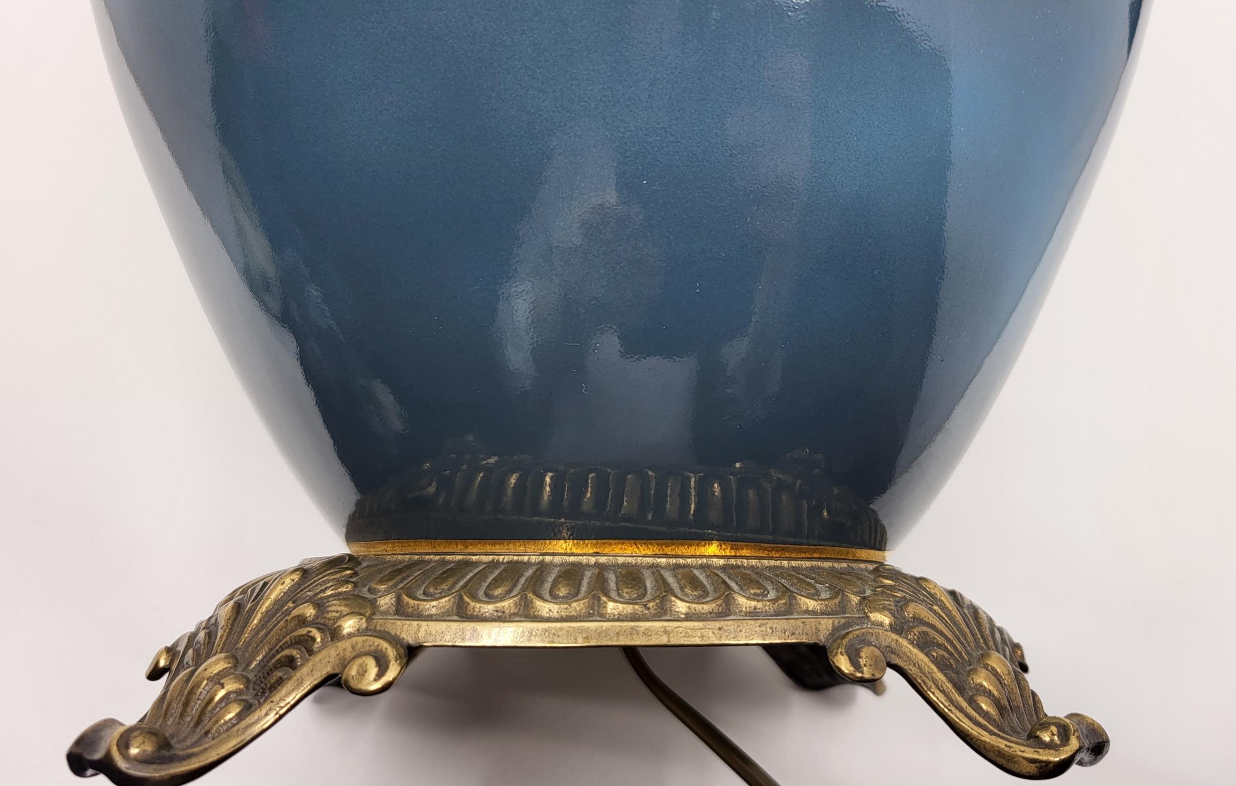 Enameled Lampe Louis Drimmer porcelaine décor Chinois doré à l'or Français 1970 Vintage For Sale