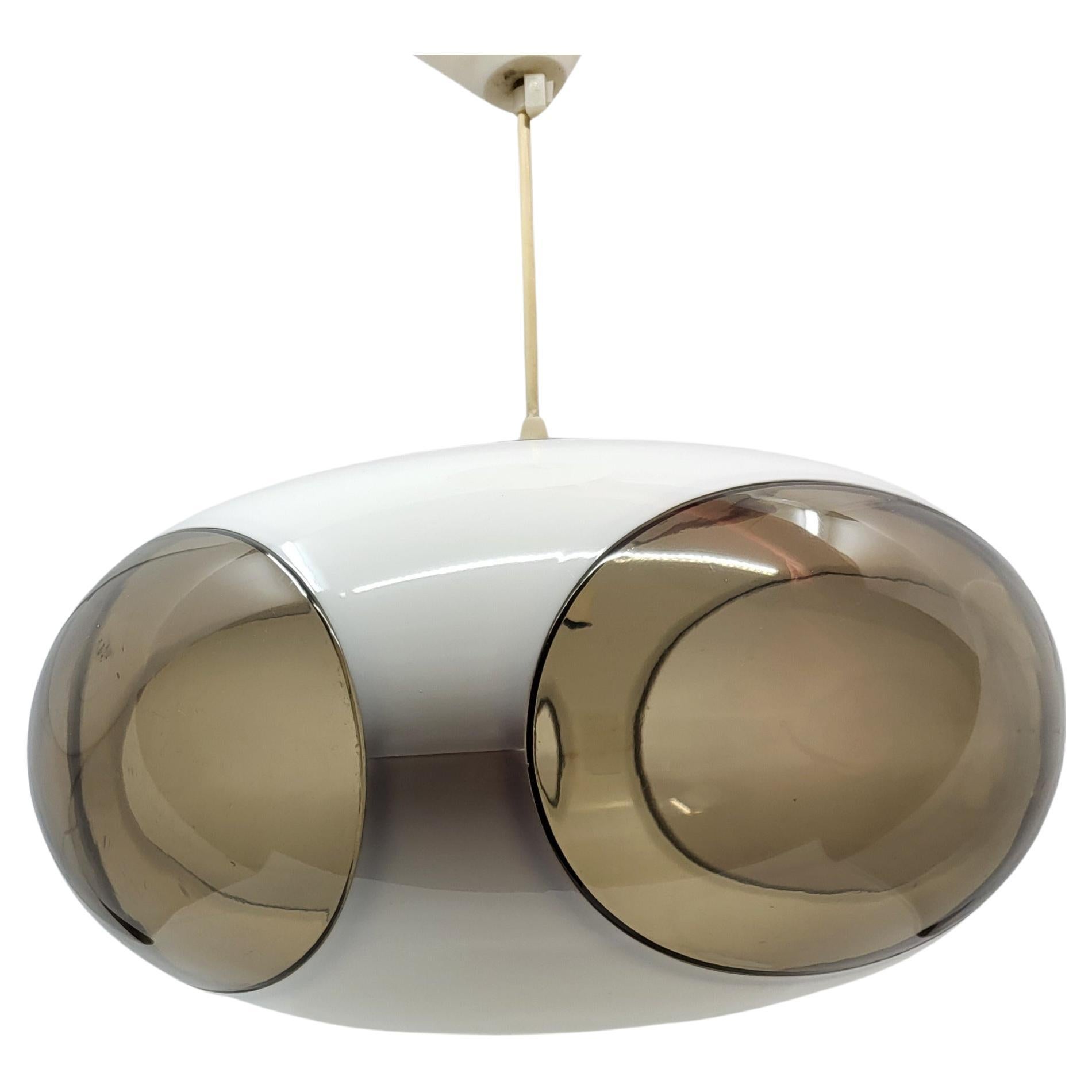 Lustre space age de luigi colani 1970 de couleur blanche en très bel état.
H23 l40xp40.