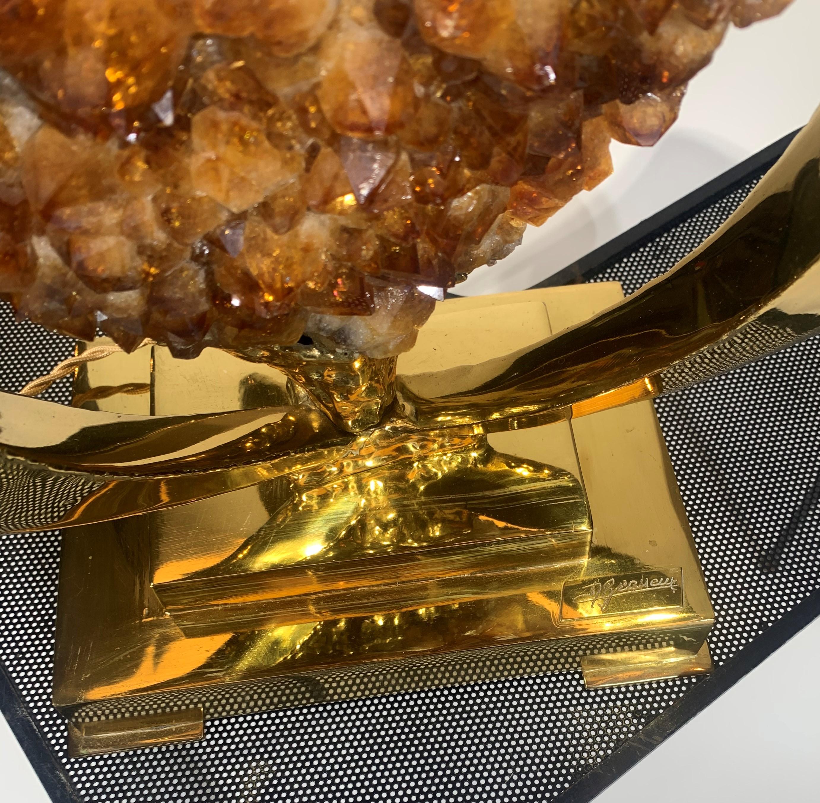 Lamp decorated with a golden rock crystal geode. In Good Condition For Sale In Paris, FR