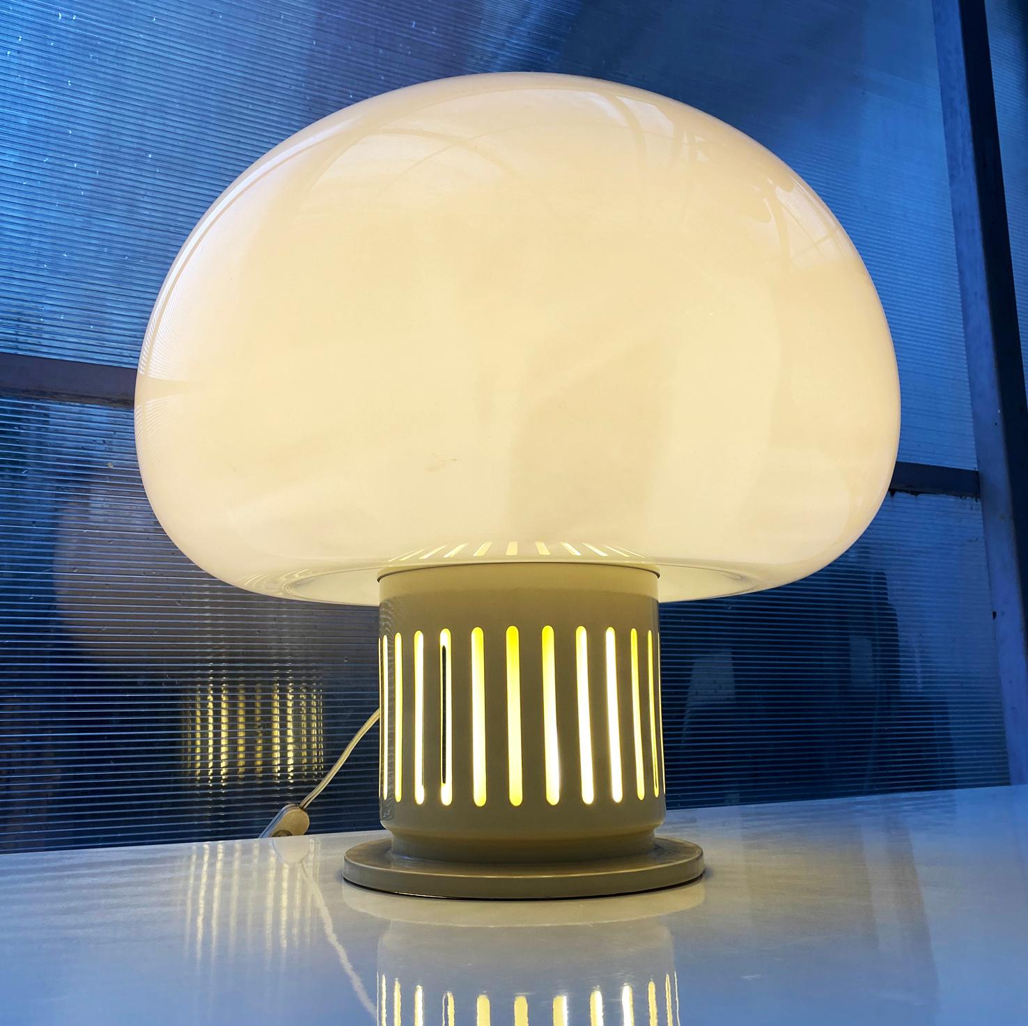 Paola lamp by Studio Tetrarch for Lumenform 1968

Exceptional lighting: Paola lamp by Studio Tetrarch 1968
Publisher: Lumenform
Dimensions: Height: 49 cm, diameter: 50 cm.
Materials: Aluminum, Opaline Glass
in a perfect condition