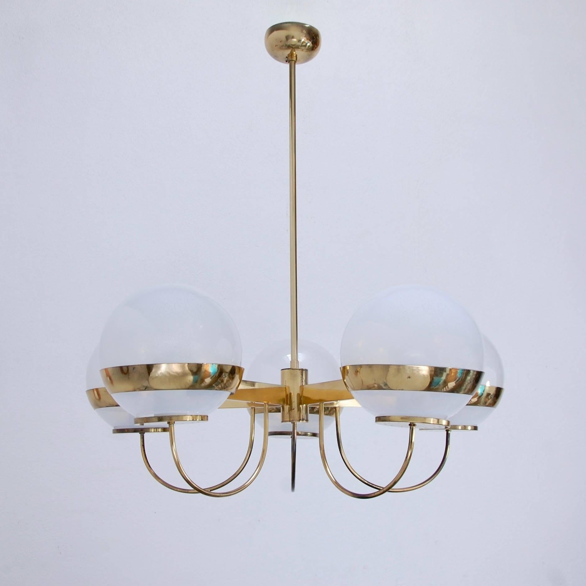 Midcentury Italian Lamperti chandelier in brass and blown glass. Currently wired for the US. Five medium-based E26 sockets. Partially restored.
Measurements:
Fixture height 13”
Diameter 32”
OAD 35”.
 